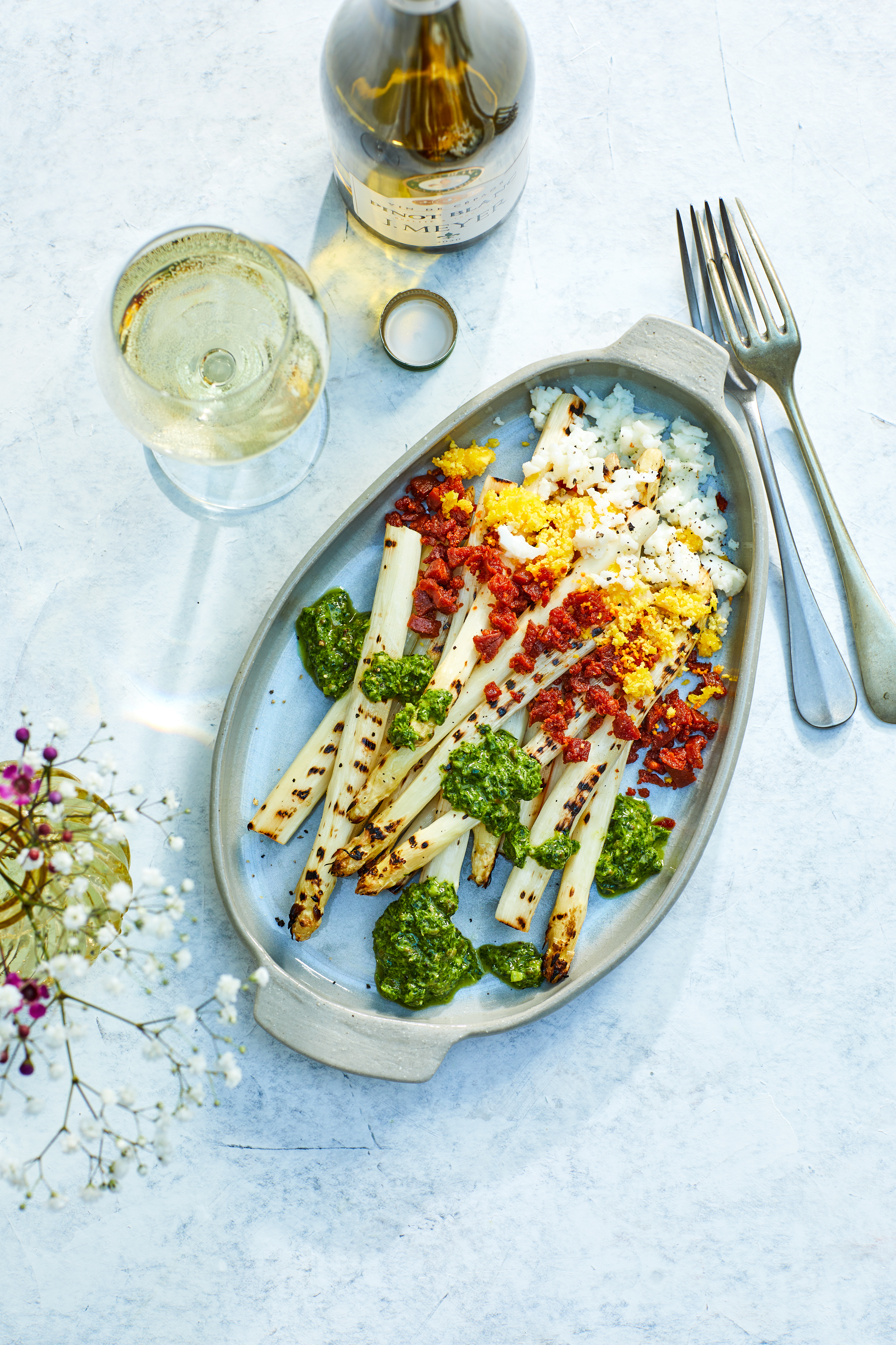 Gegrilde asperges met chorizo en salsa verde