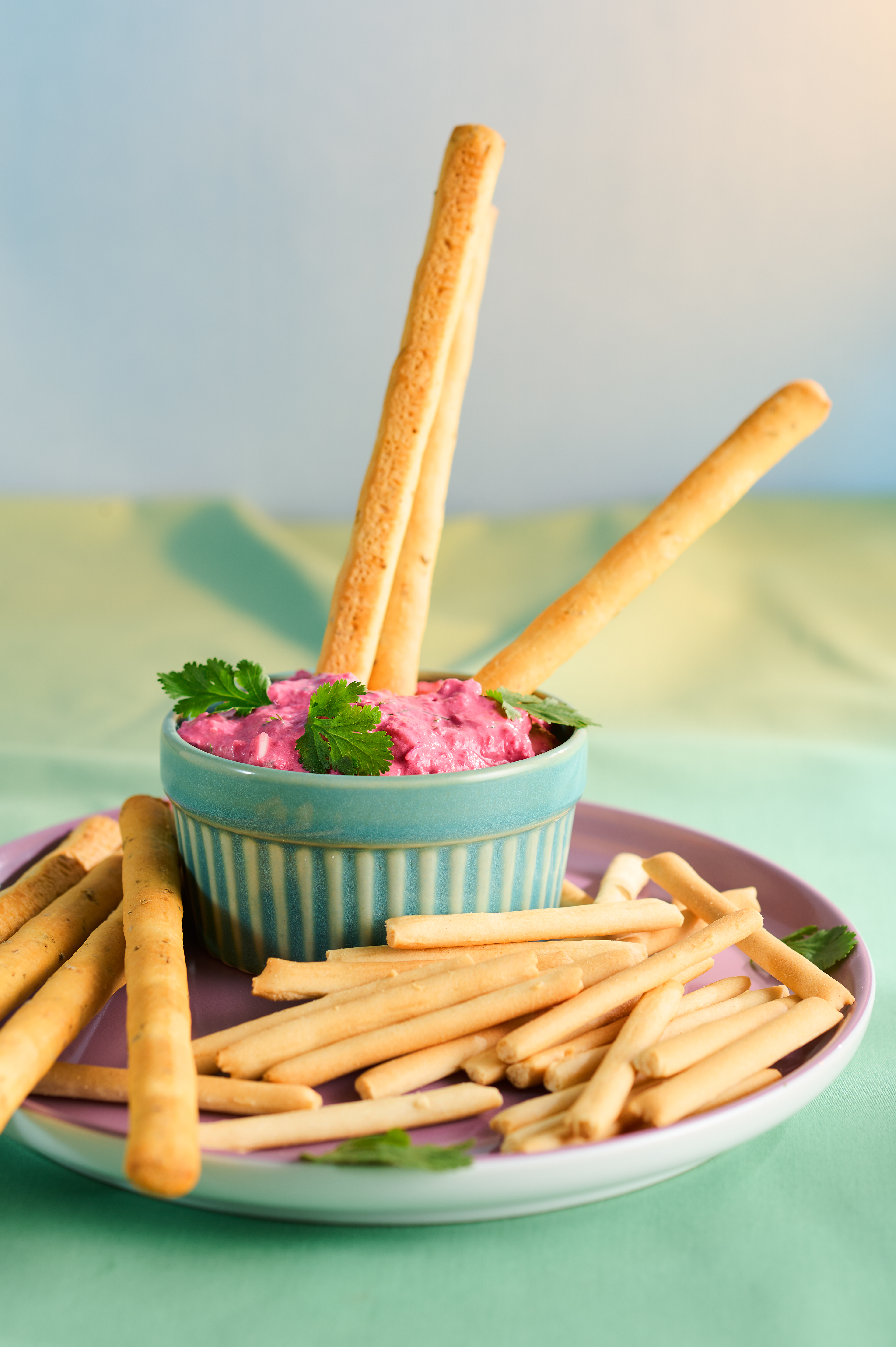 Hummus met biet en rode ui