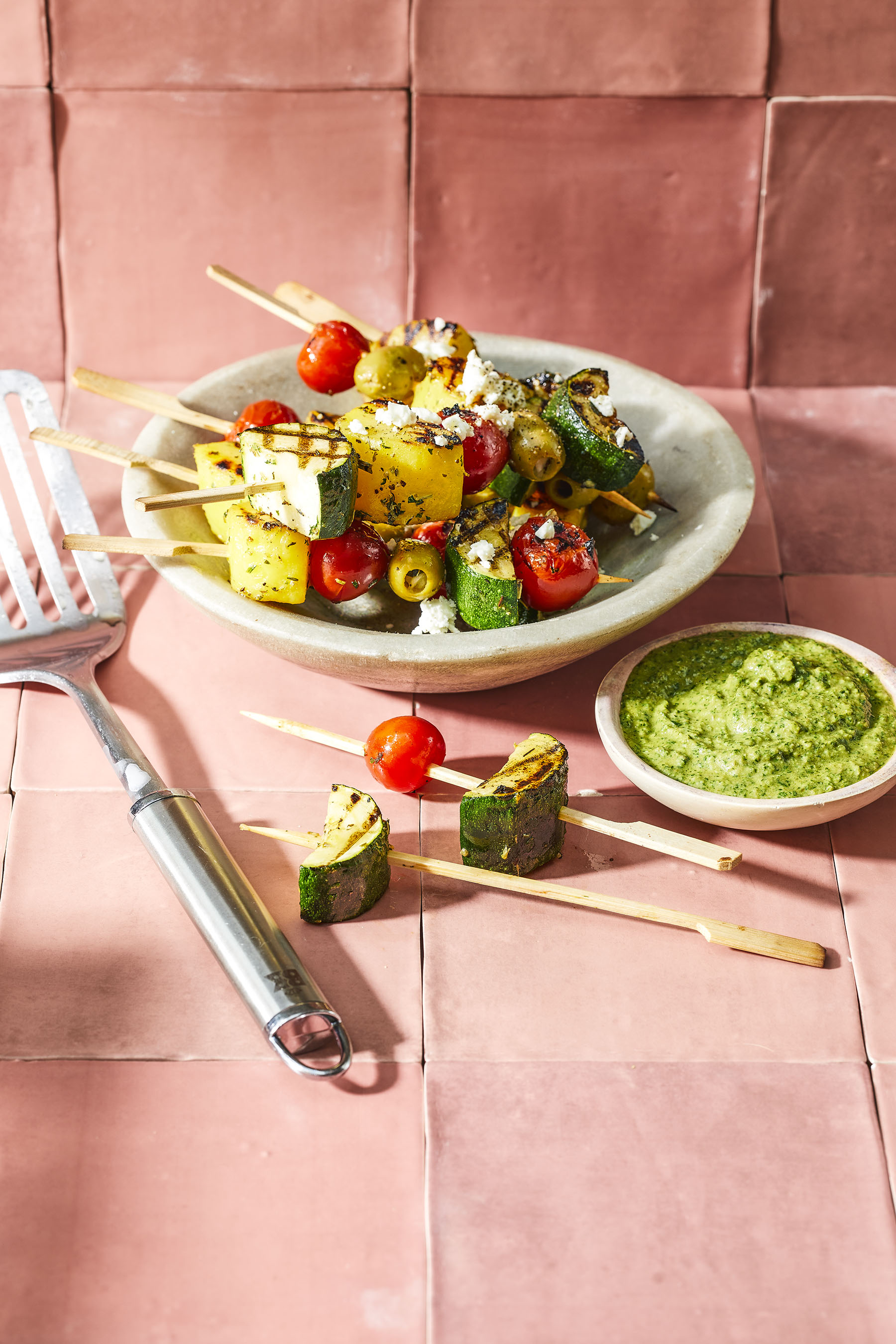 Gemarineerde groentespiesen met feta