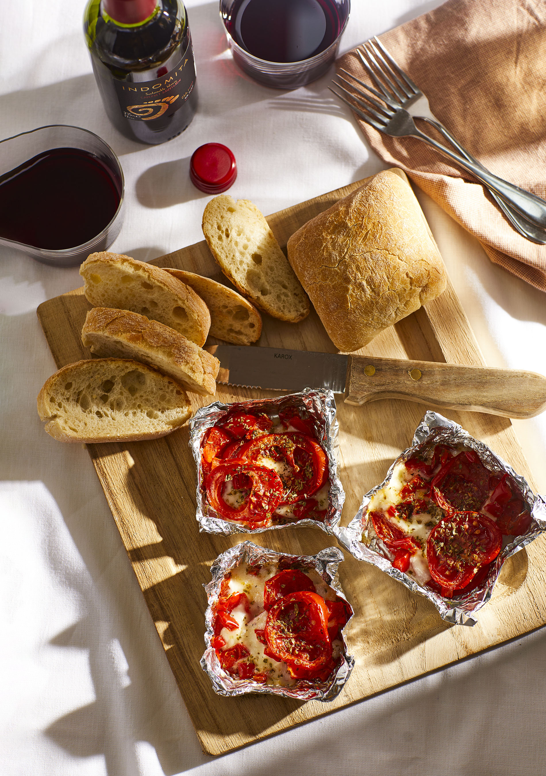 Gegrilde mozzarella met tomaat en paprika