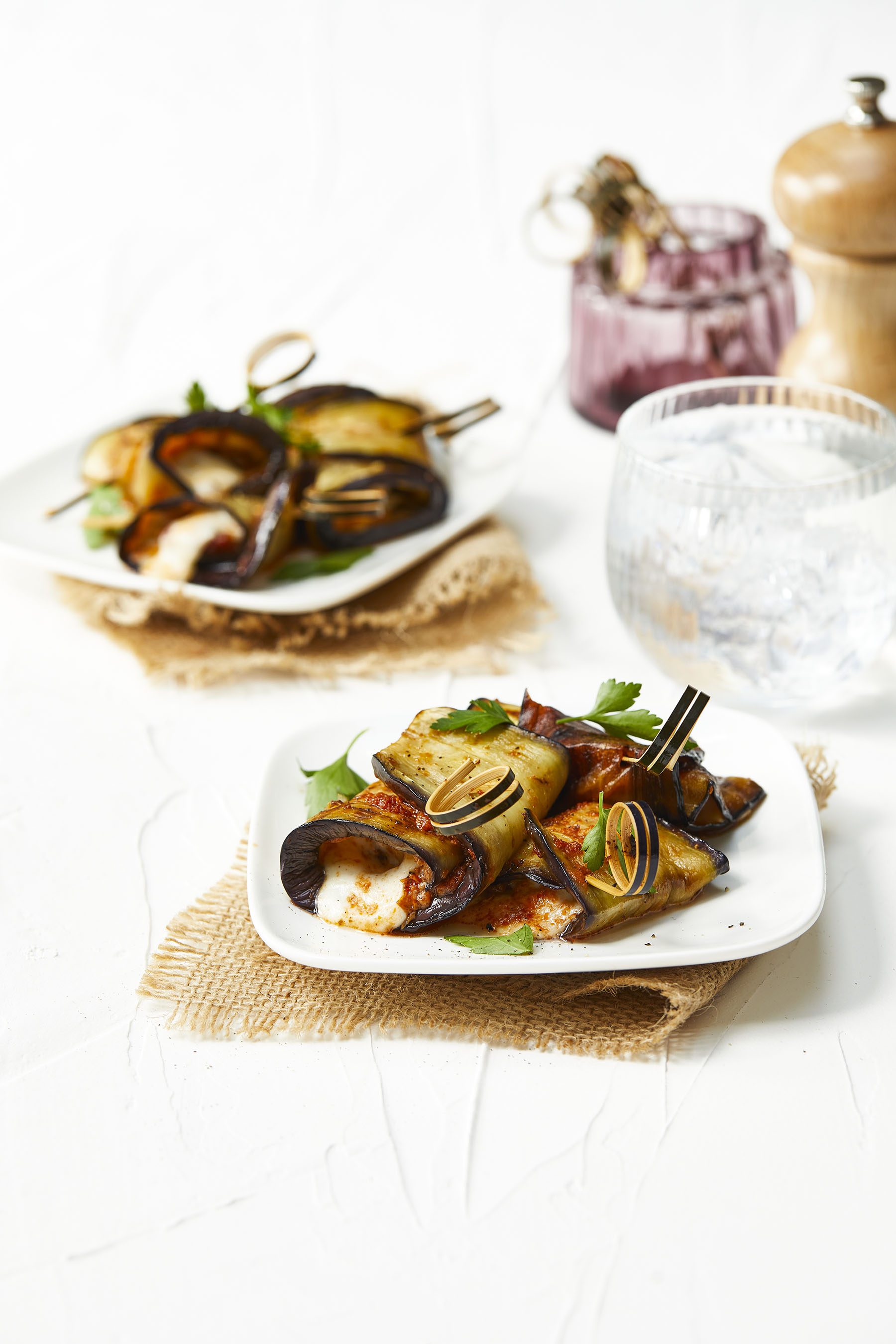 Auberginerolletjes met mozzarella en tomaatjes