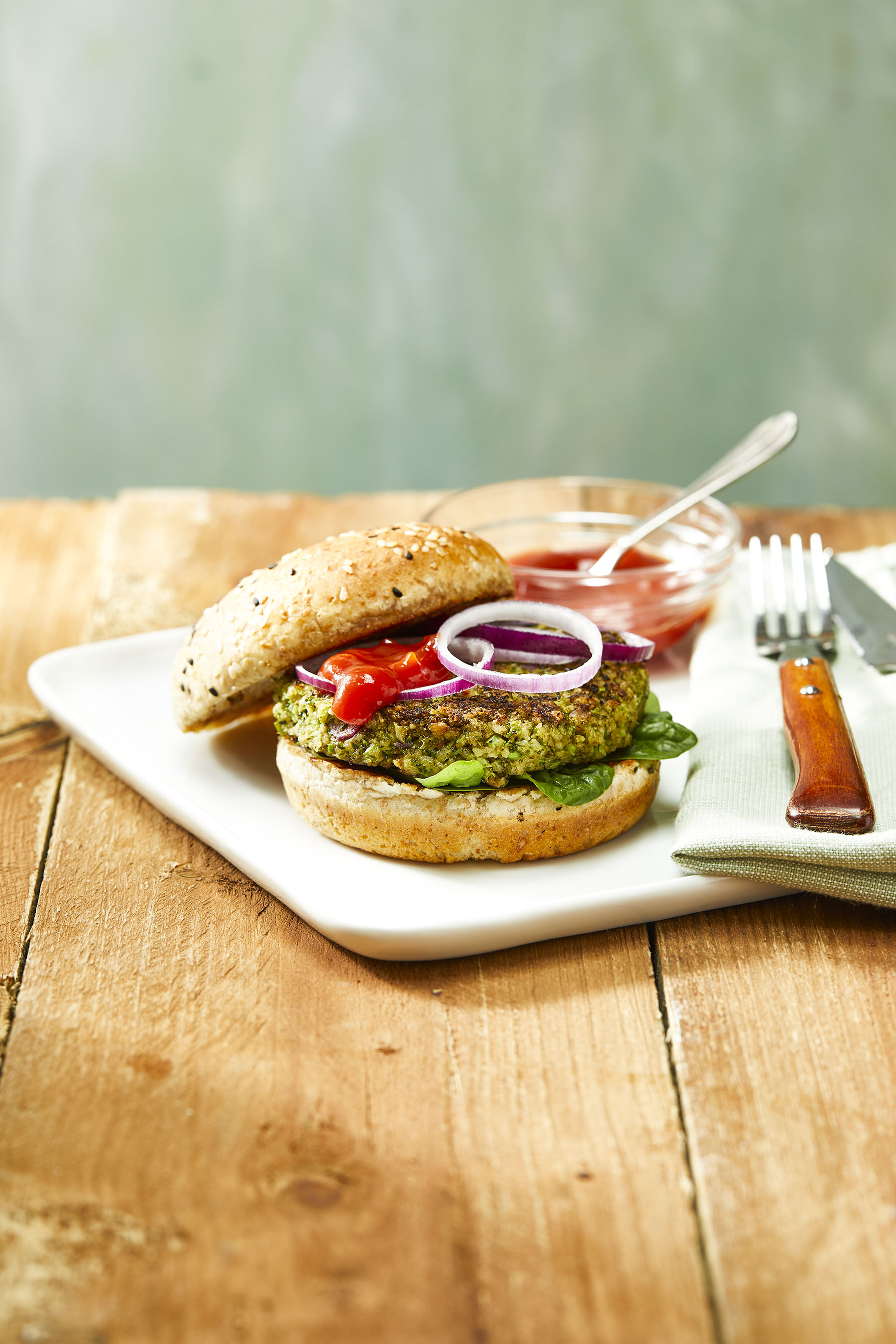 Broccoliburger met noten