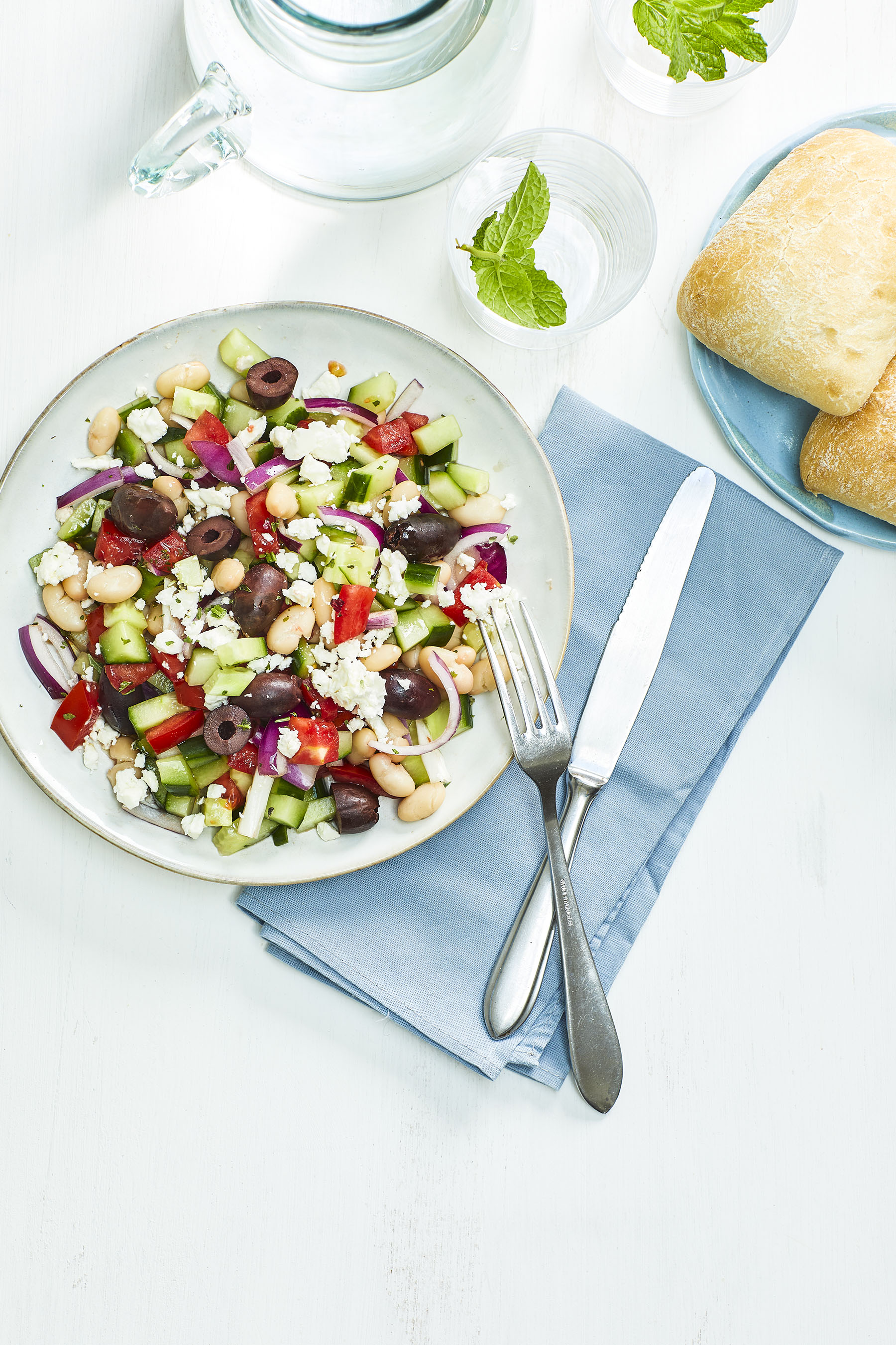 Griekse salade met witte bonen