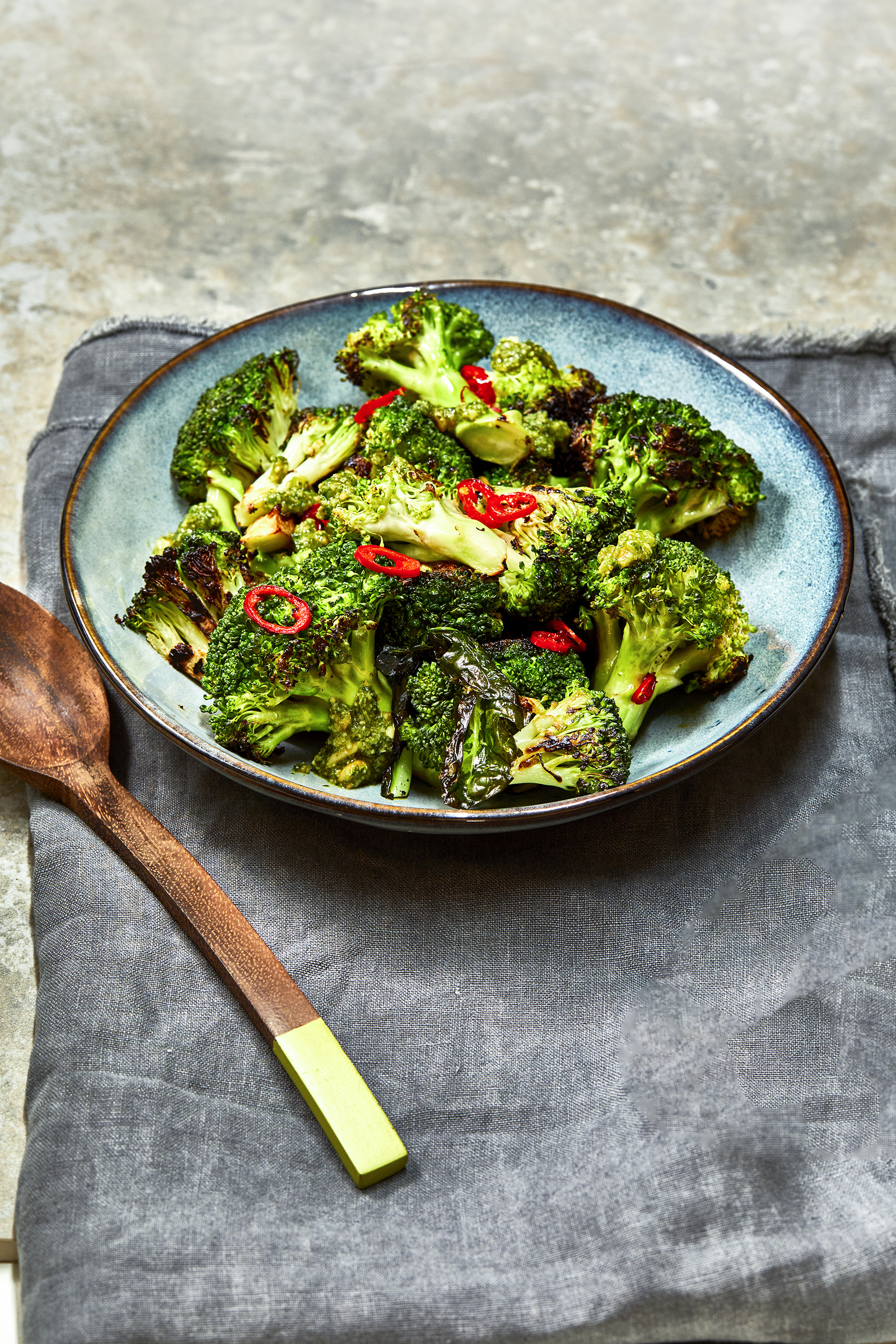 Gegrilde broccoli met pesto