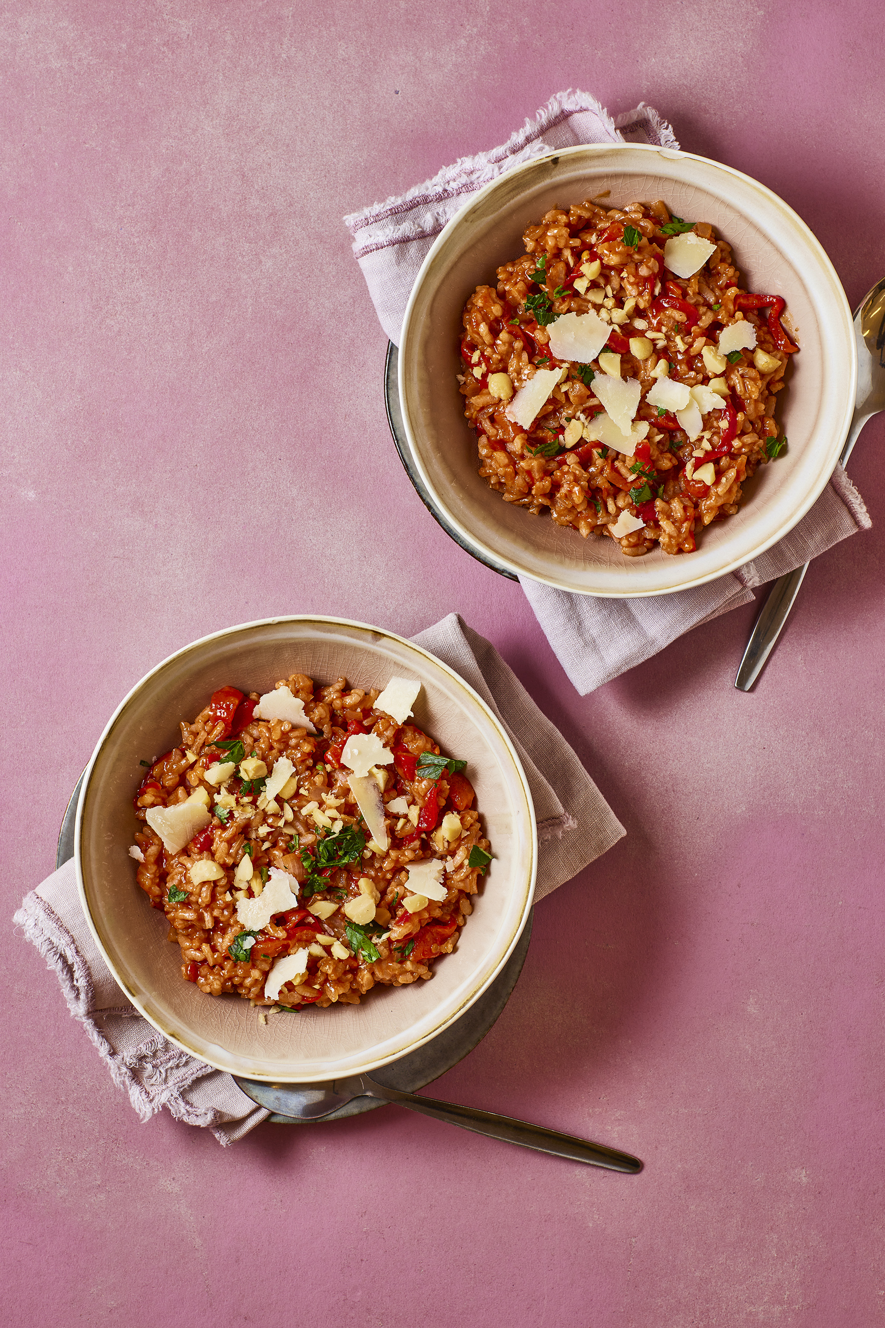 Ovenrisotto met tomaat, paprika en macadamia