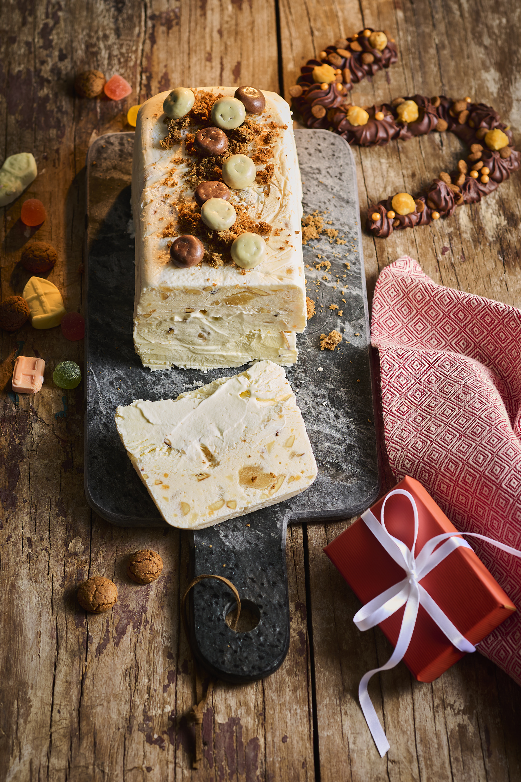 Amandelspijs-semifreddo