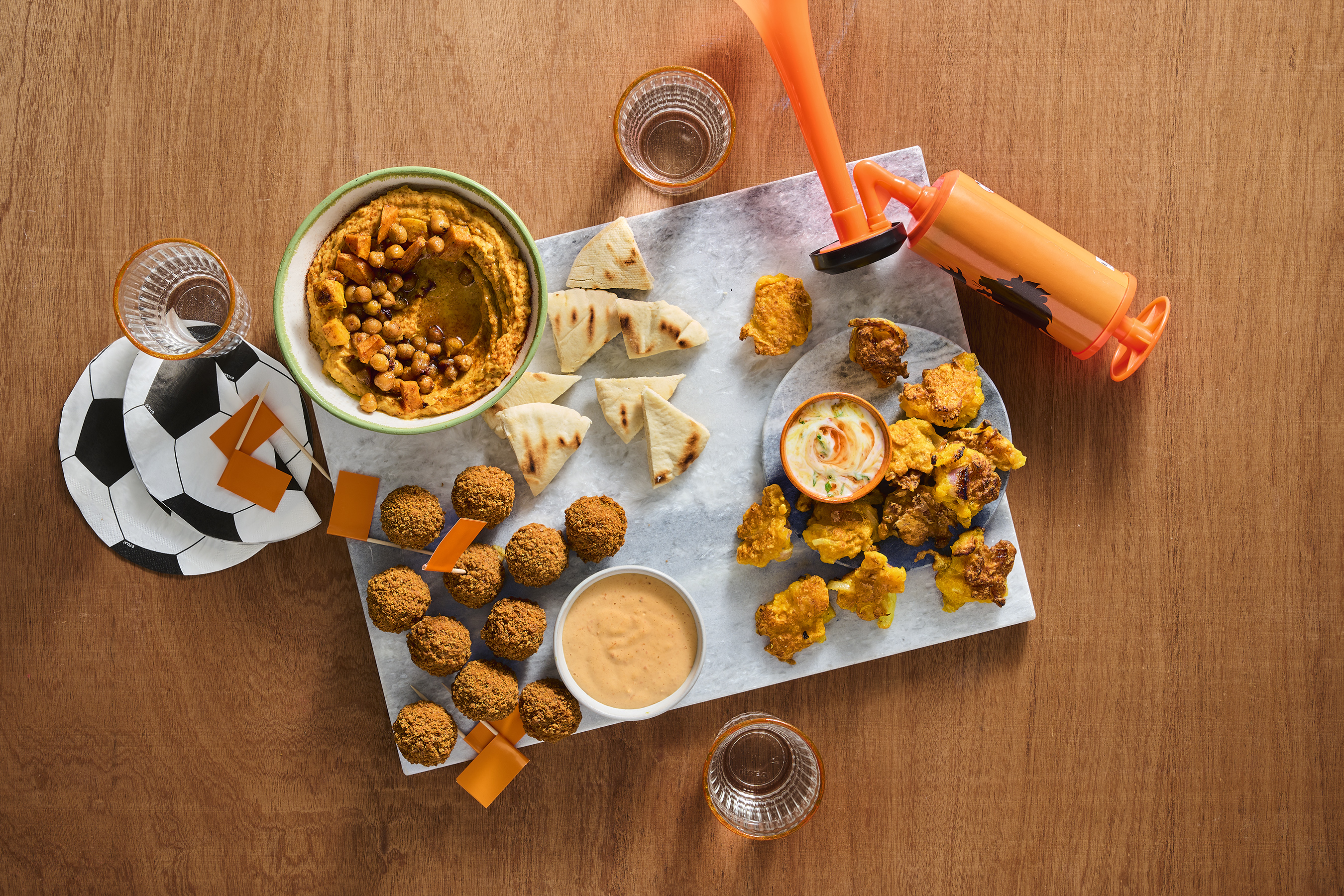 Zoete-aardappelhummus met geroosterde kikkererwten