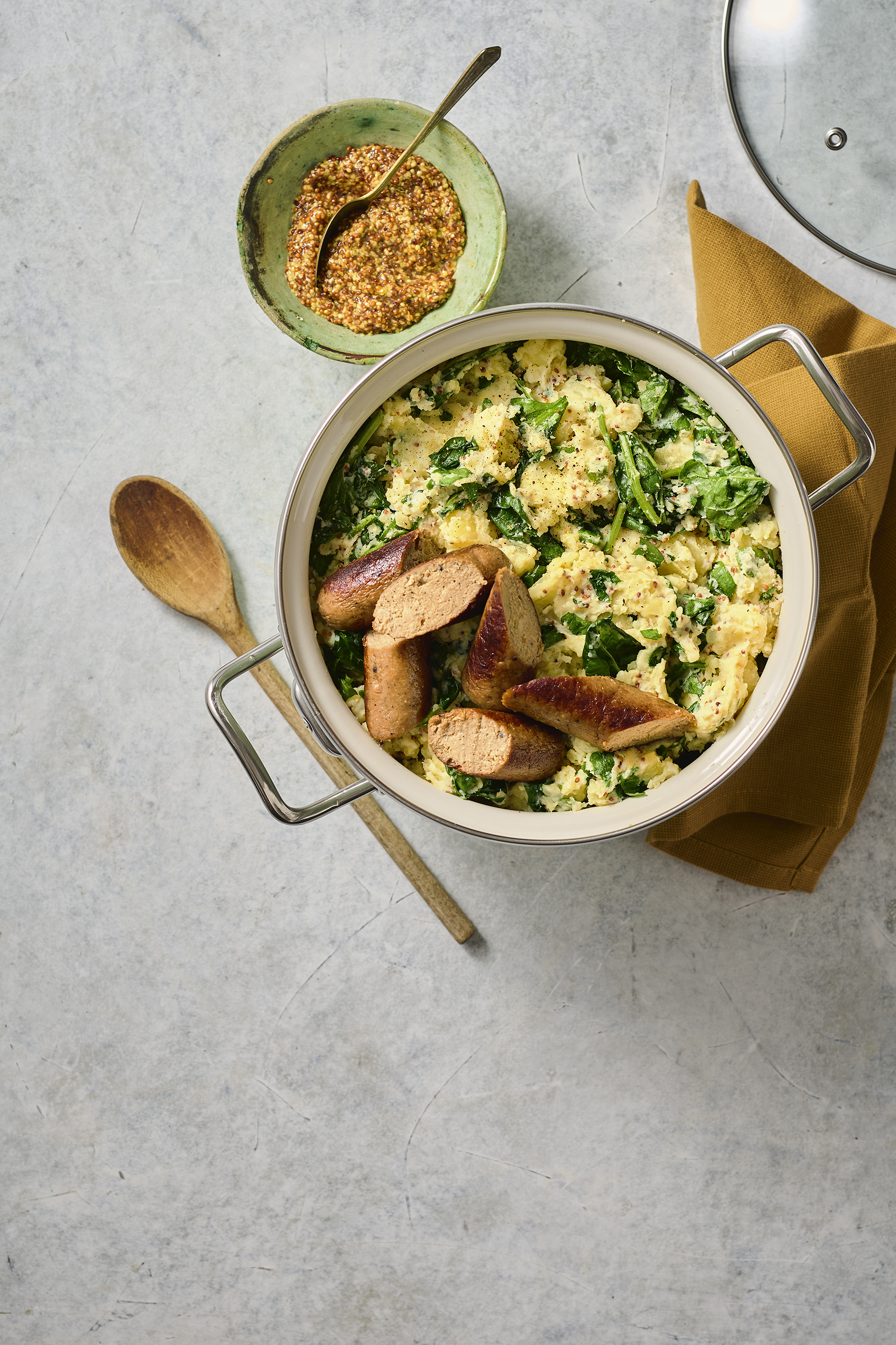 Mosterdstamp met spinazie, kaas en vega worstjes