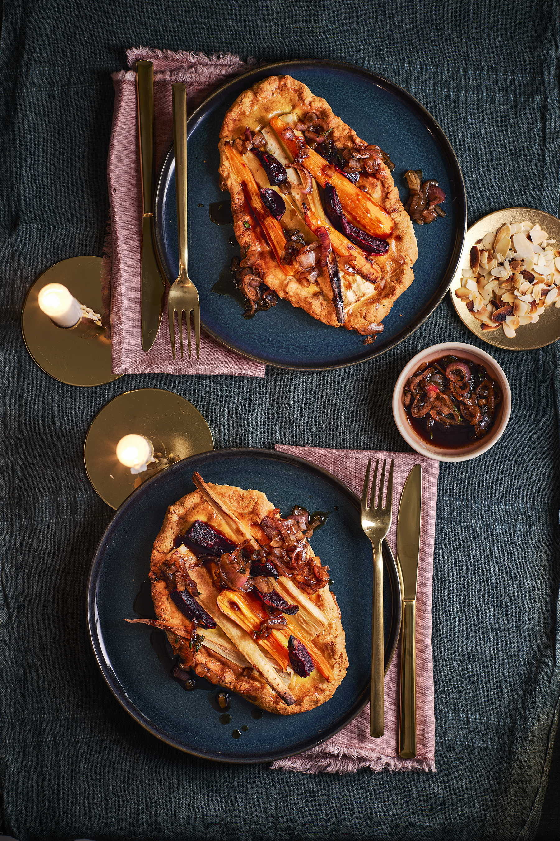 Amandelgalettes met geroosterde groenten en sjalottensaus -