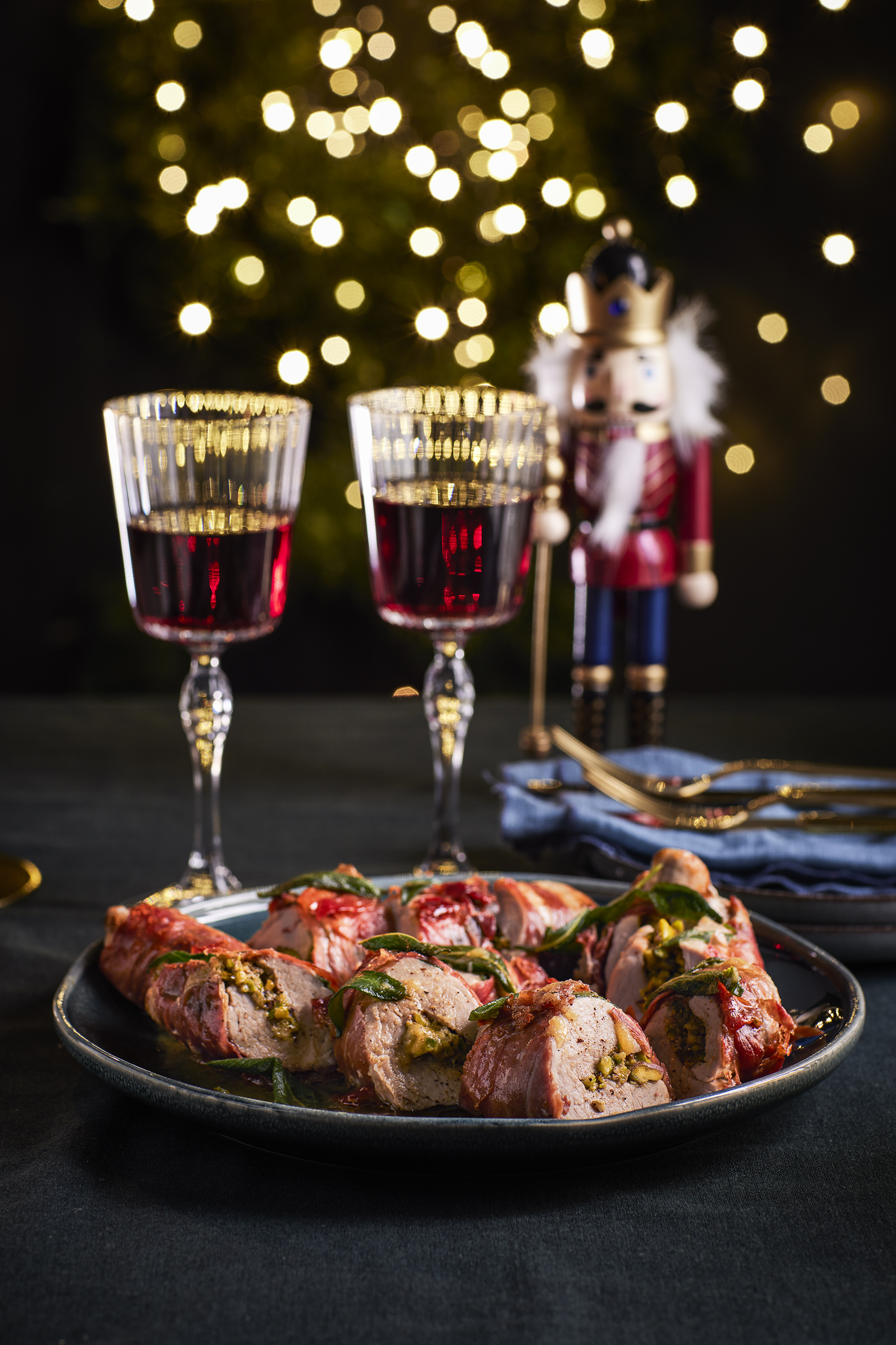 Gevuld varkenshaasje met pistache en rauwe ham