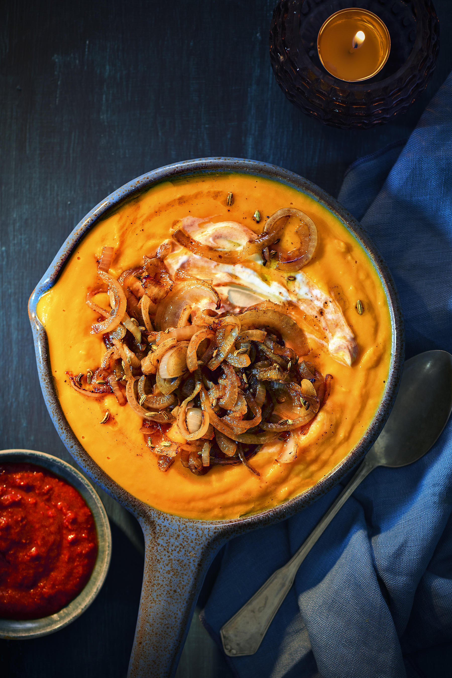 Pompoenpuree met harissa-yoghurt