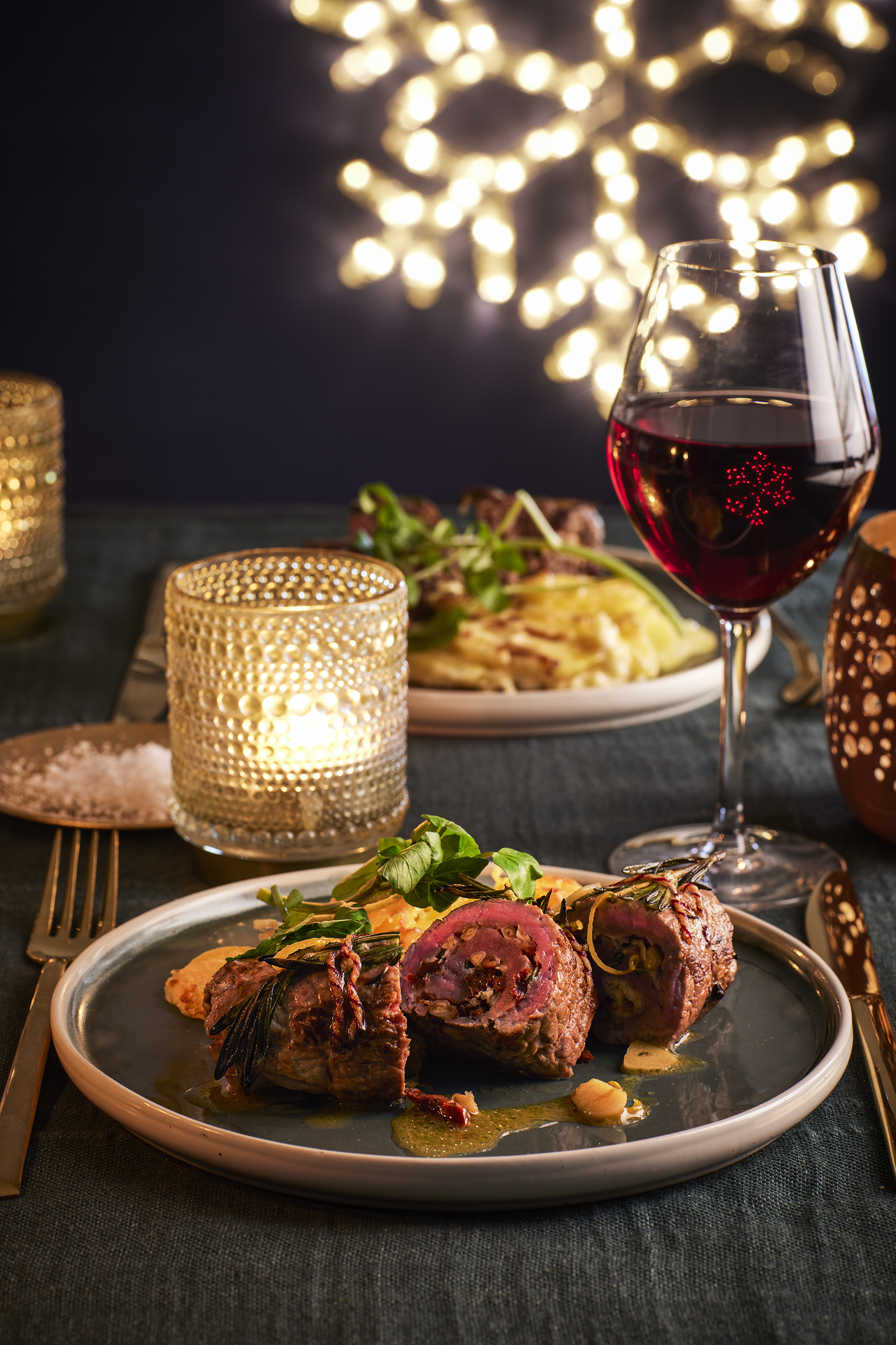 Gevulde biefrolletjes met knoflook-citroenjus