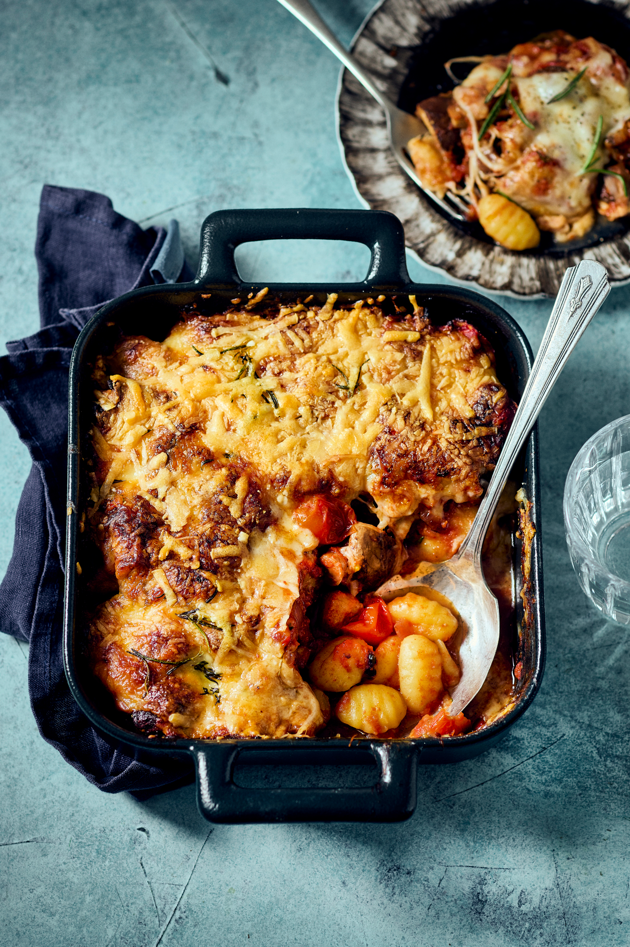 Gnocchi-gratin met kastanjechampignons en tomaatjes