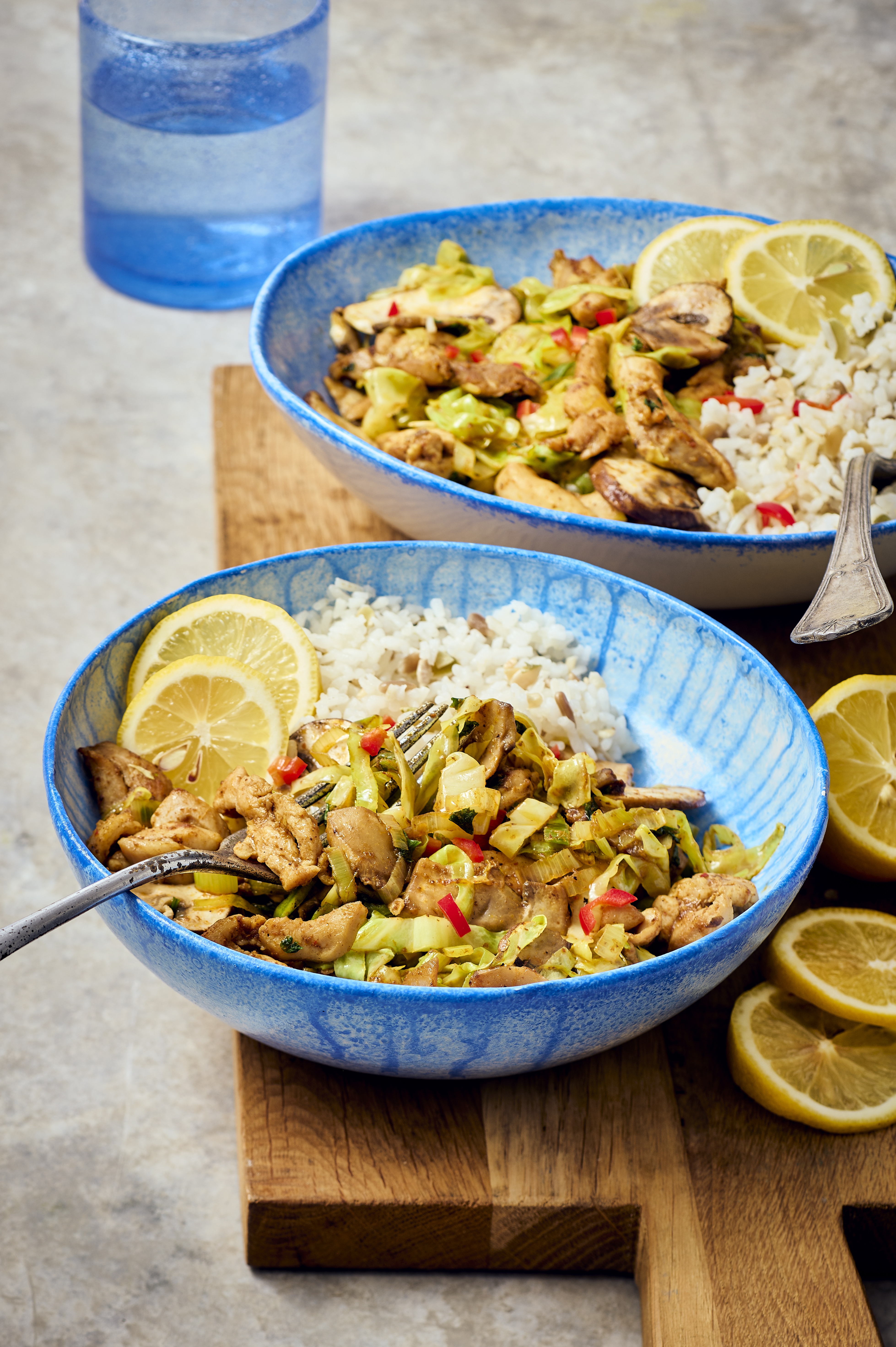 Spitskoolschotel met kip en kokos-notenrijst