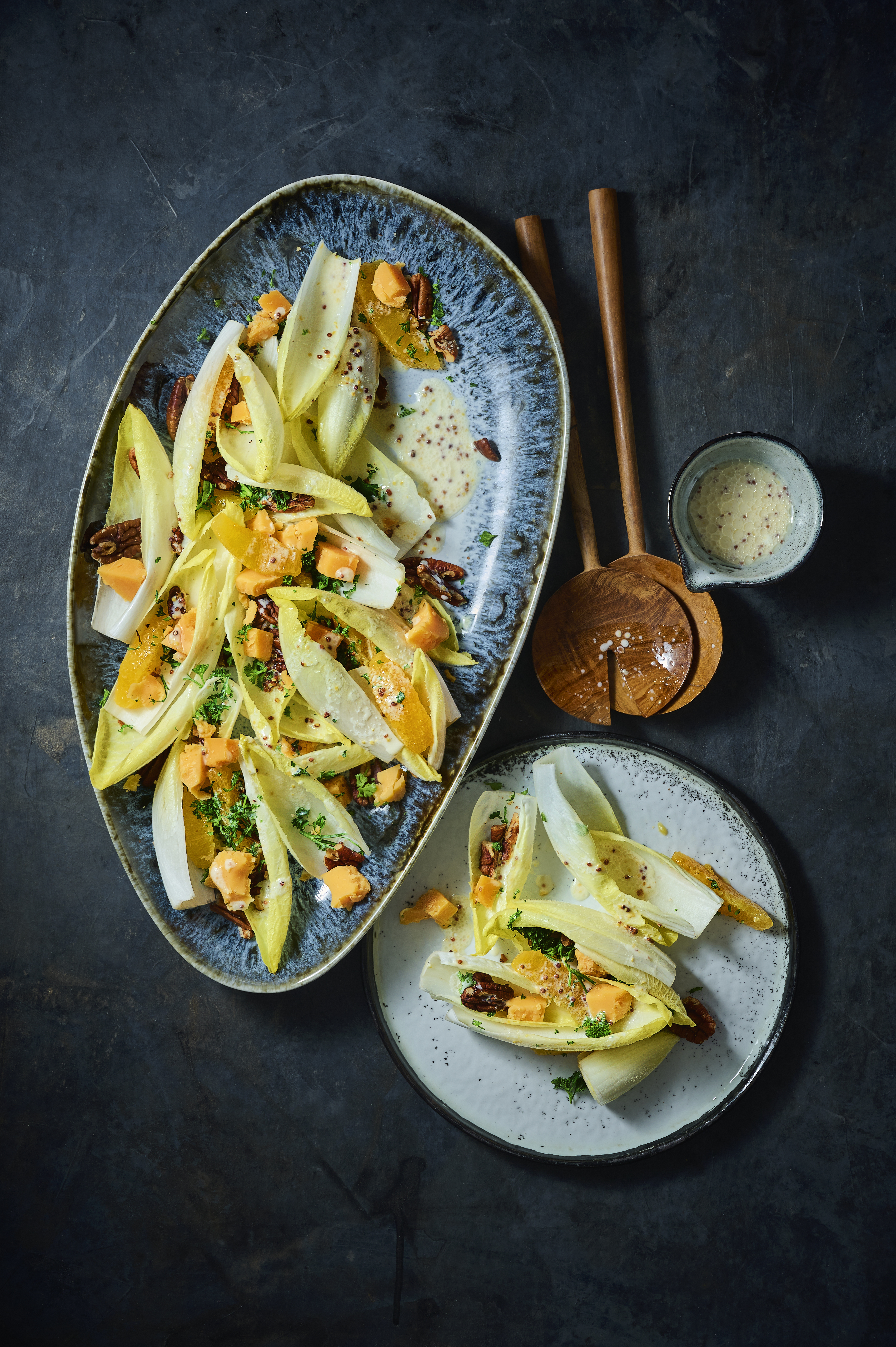 Sinaasappelsalade met witlof en oude kaas