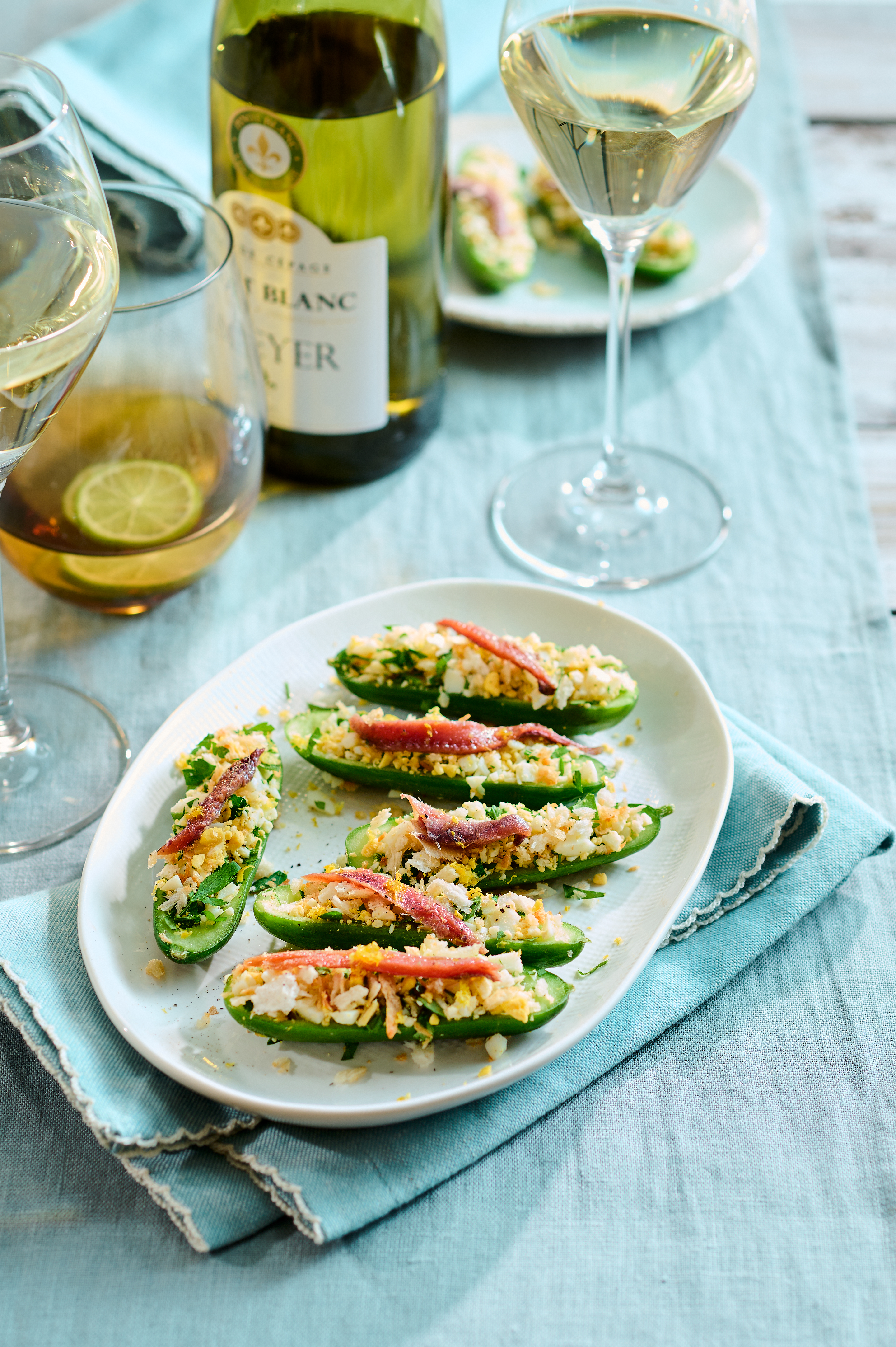 Snoepkomkommers met ei-ansjovis mimosa