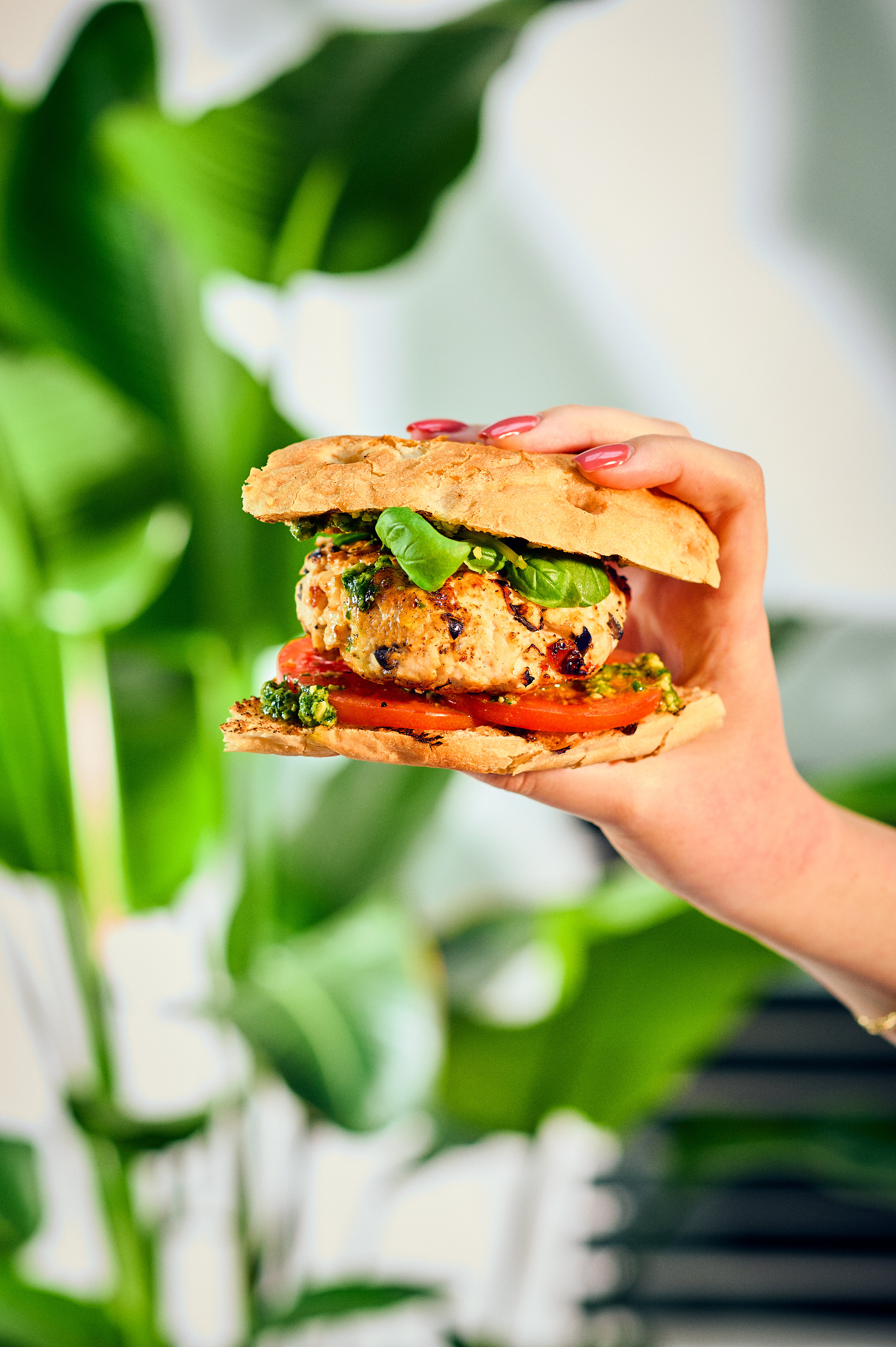 Italiaanse kipburger met focaccia