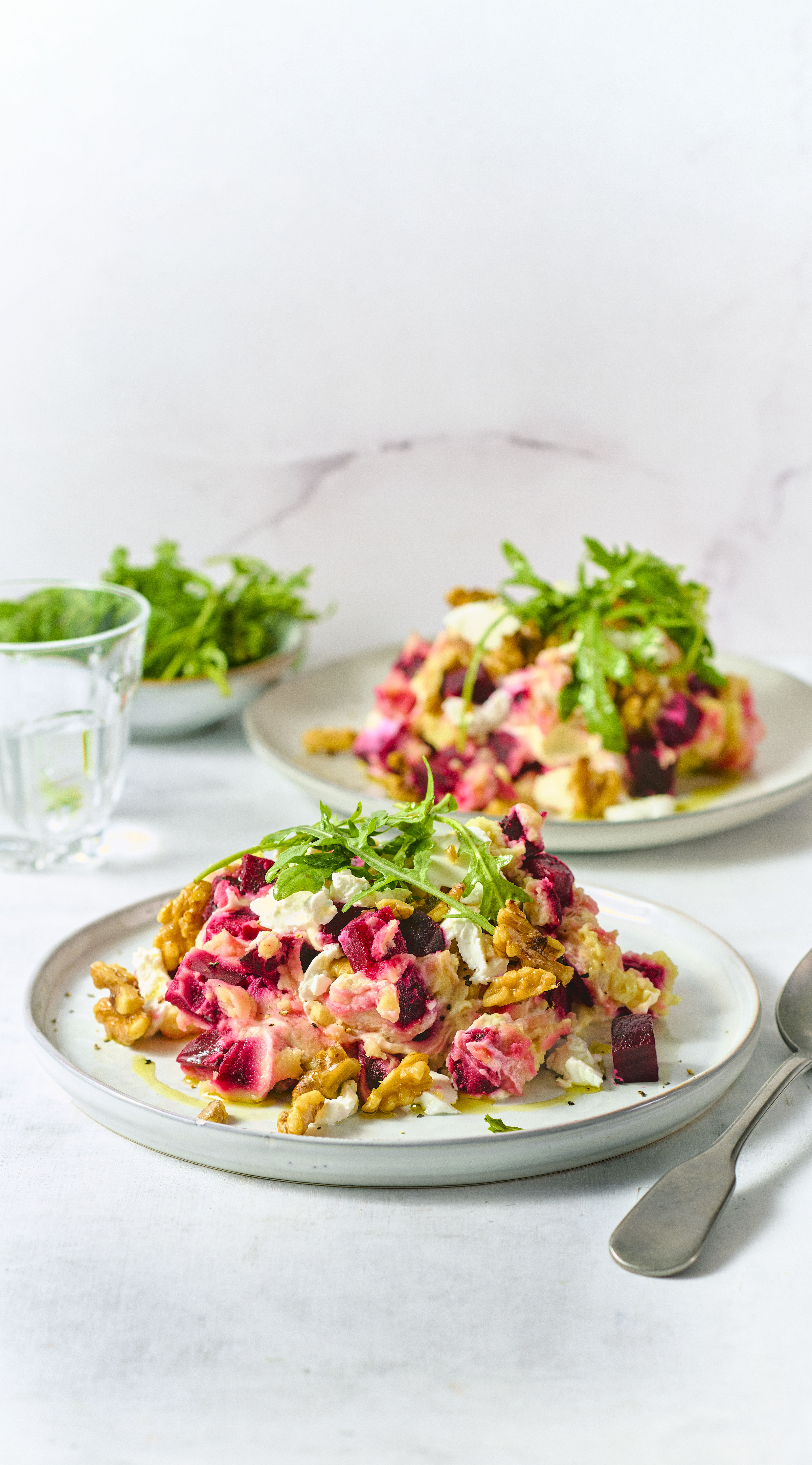 Stamppot met rode bietjes, geitenkaas en walnoot
