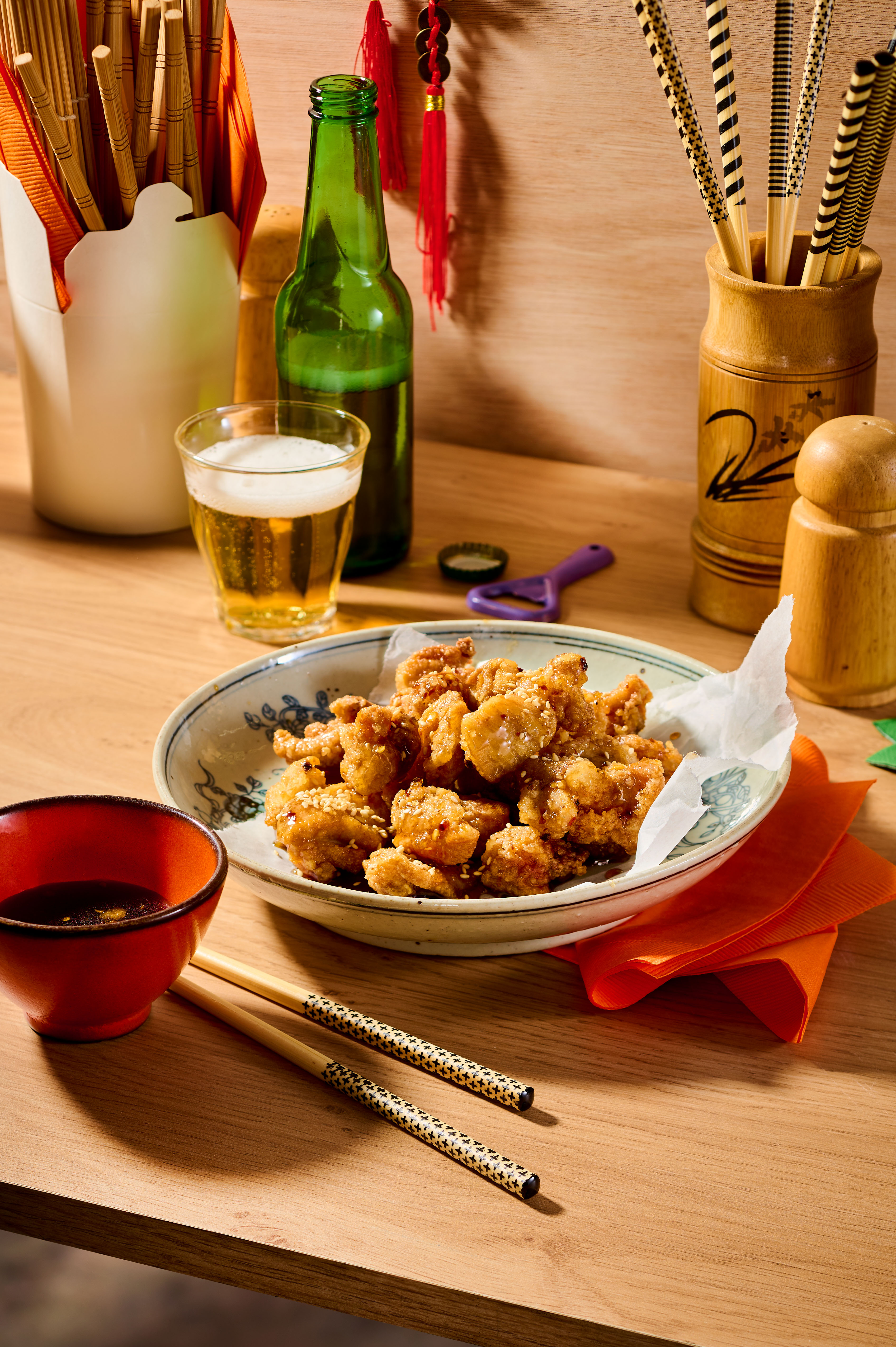 Krokante kip met zoete sojasaus en pinda's