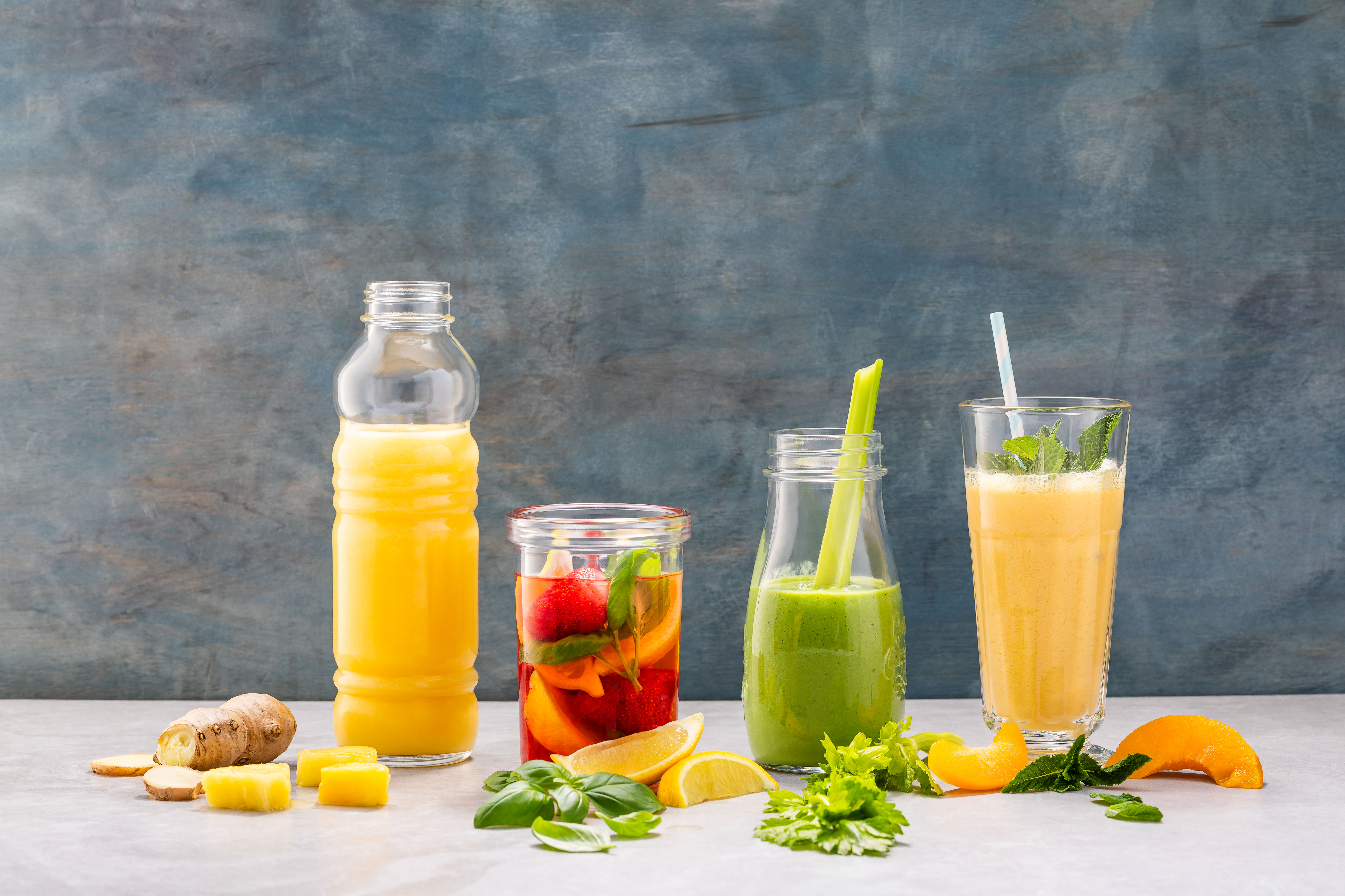 Aardbei-basilicumwater