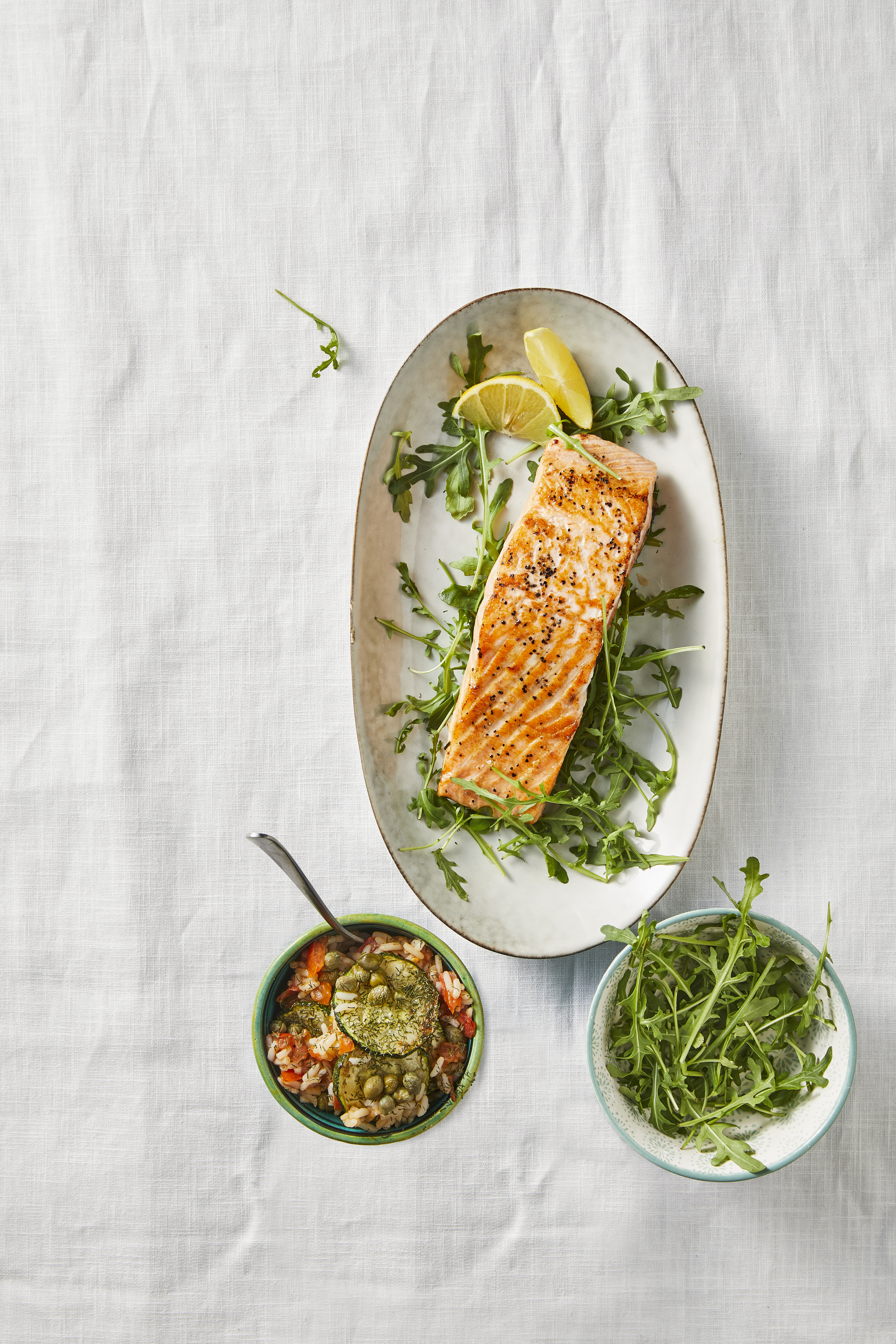 Gebakken zalm met courgette, tomaat en rijst