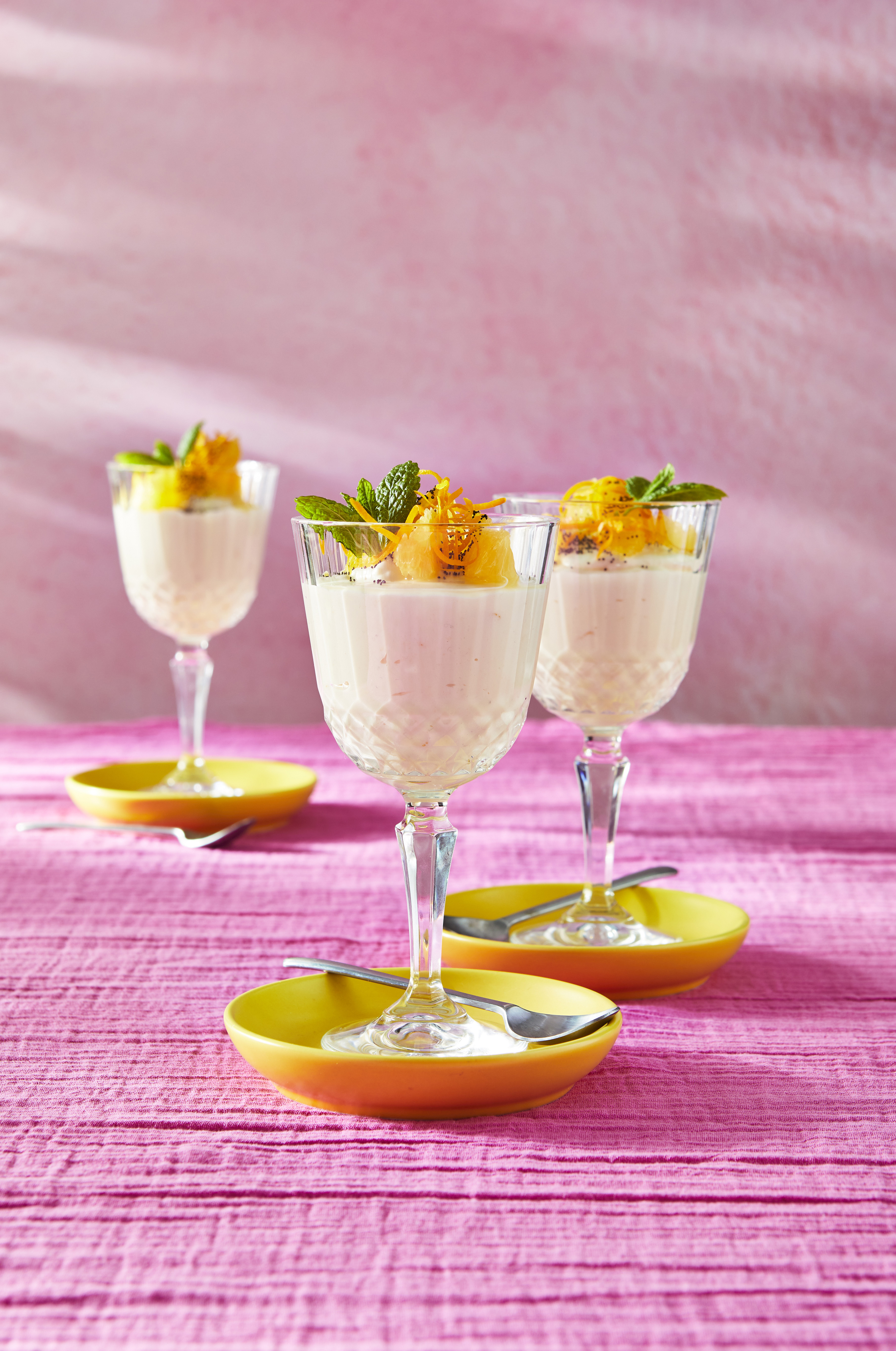 Witte chocolademousse met sinaasappel en maanzaad