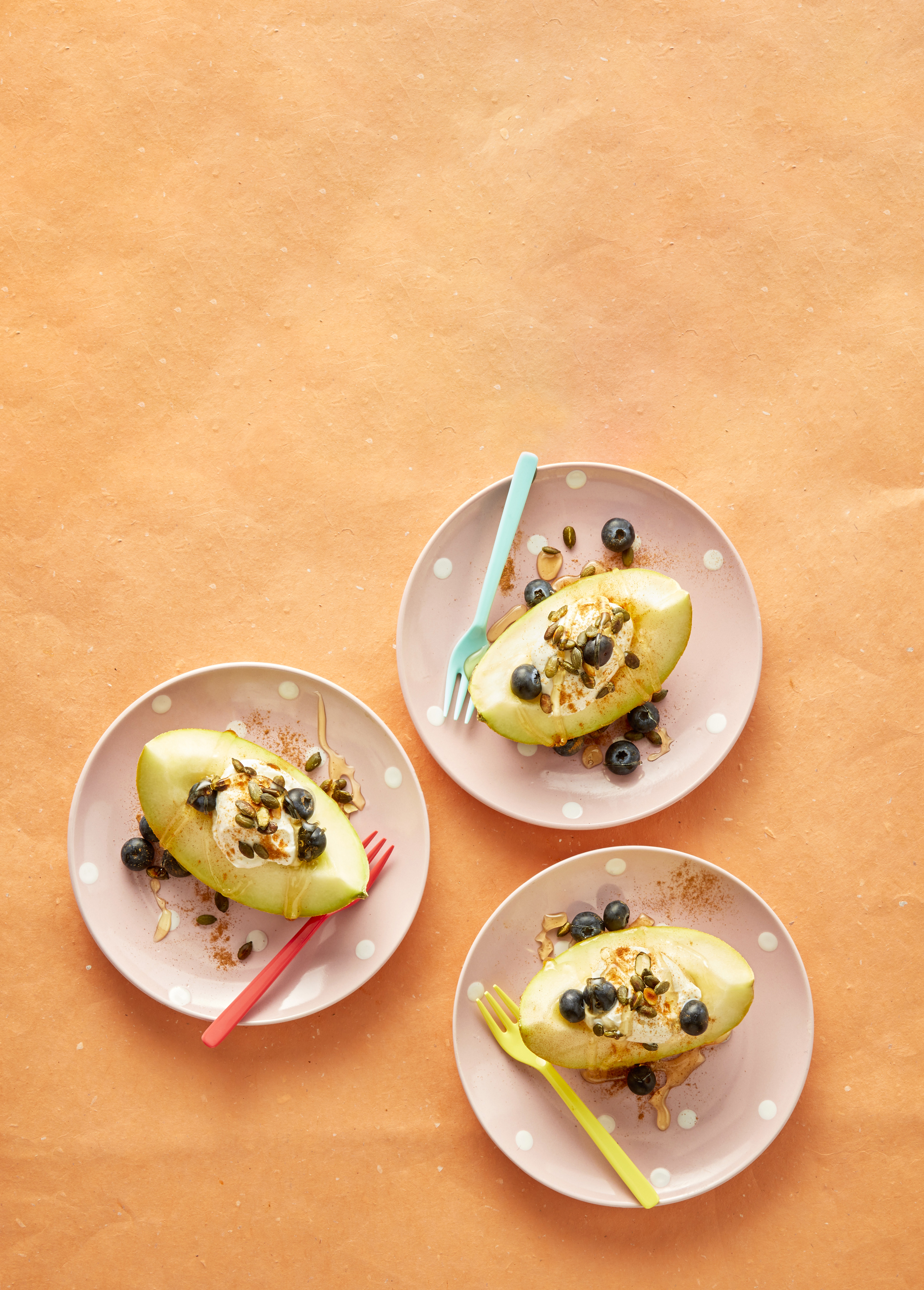 Meloen met kwark, blauwe bessen en pittengranola