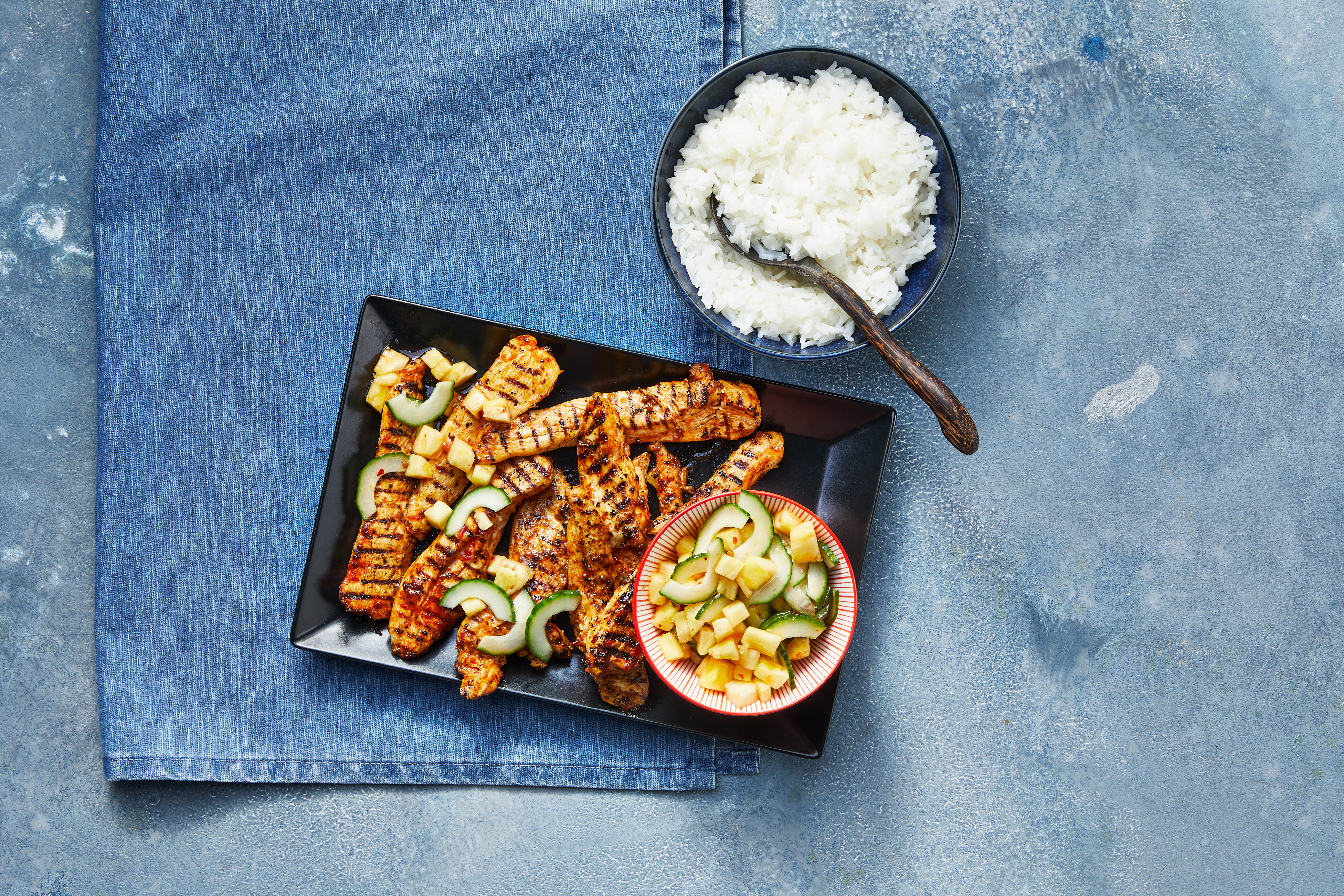 Gegrilde kokos-currykip met ananas-salsa