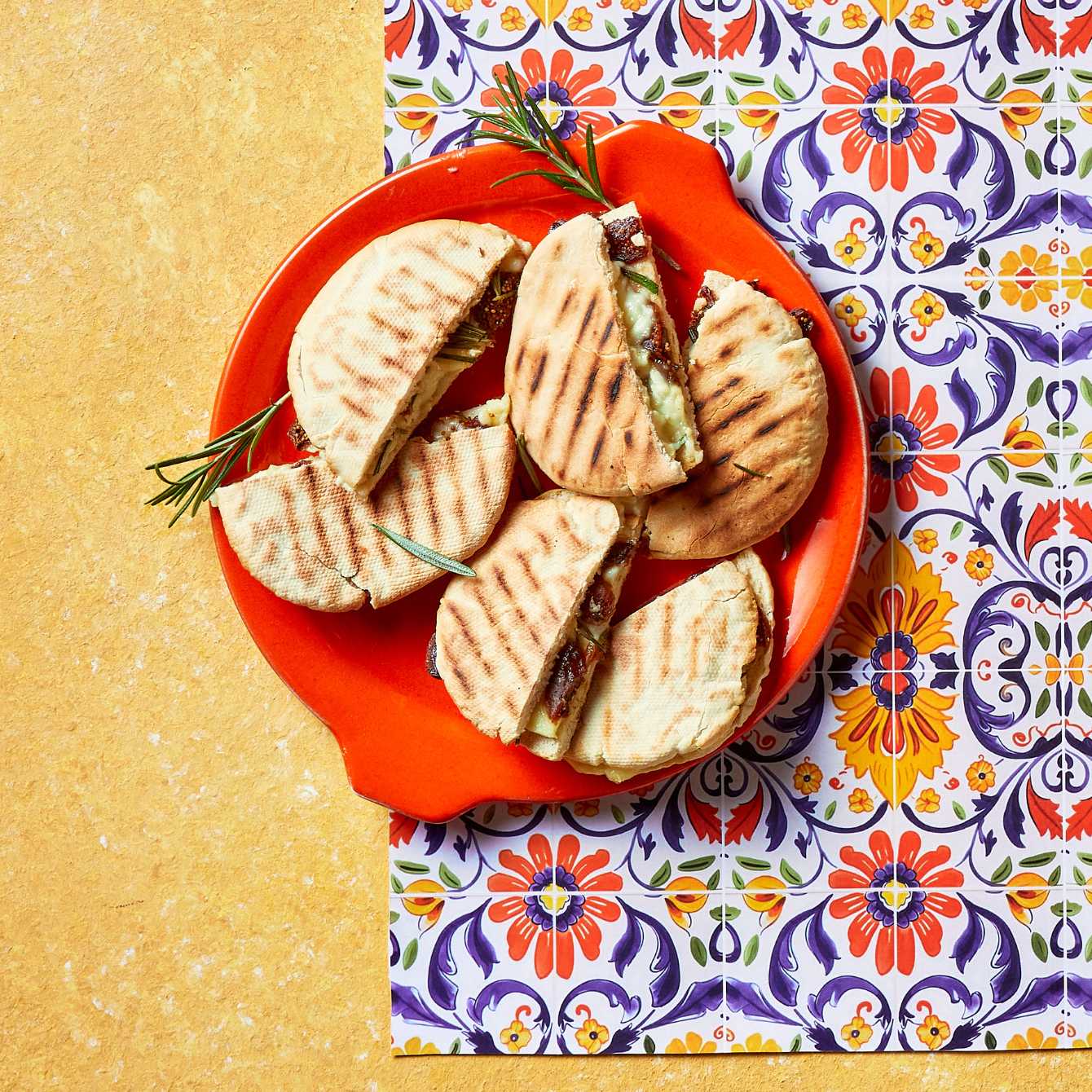 Pitatosti's met brie en vijgen