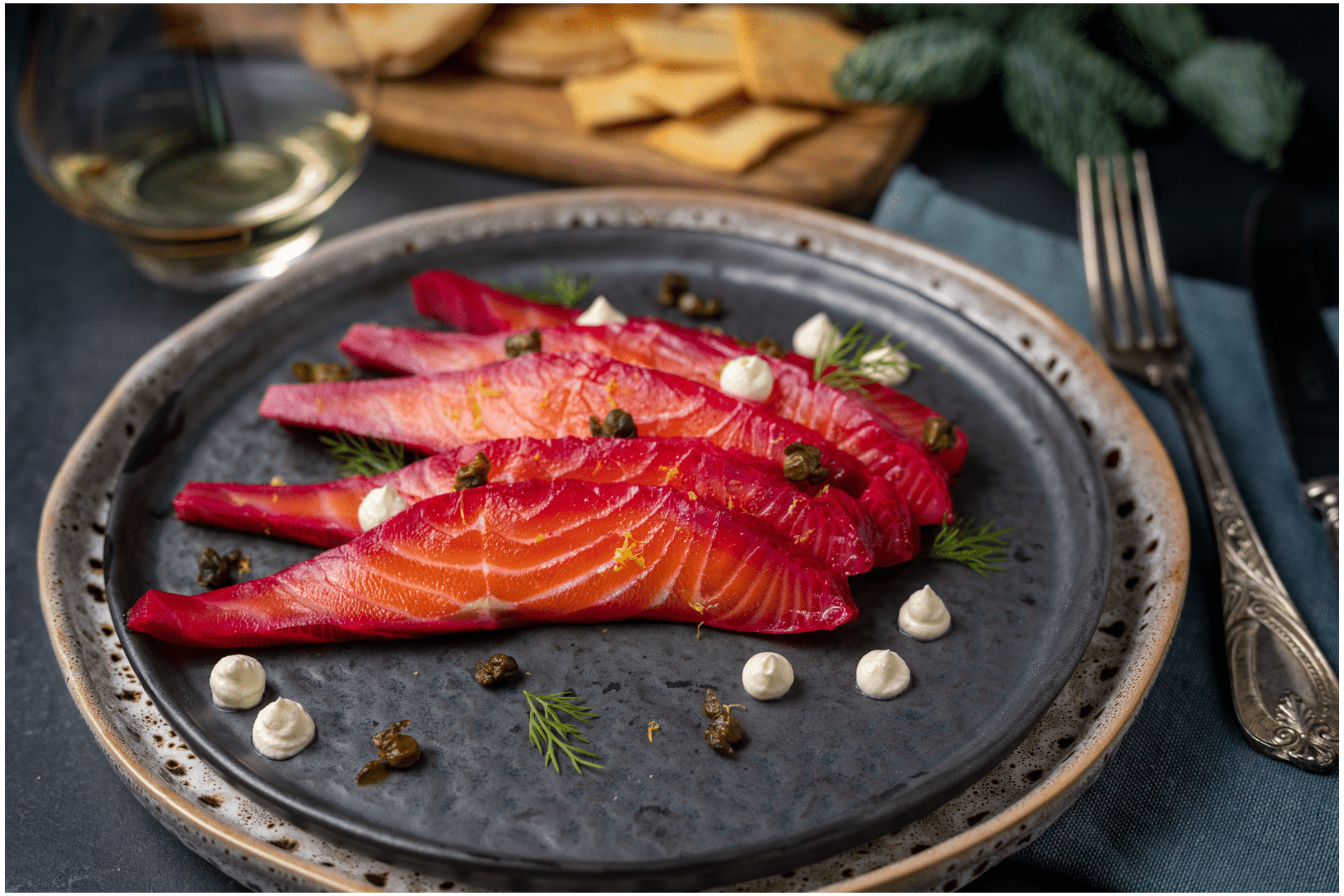 Gemarineerde zalm met citroencreme en kappertjes