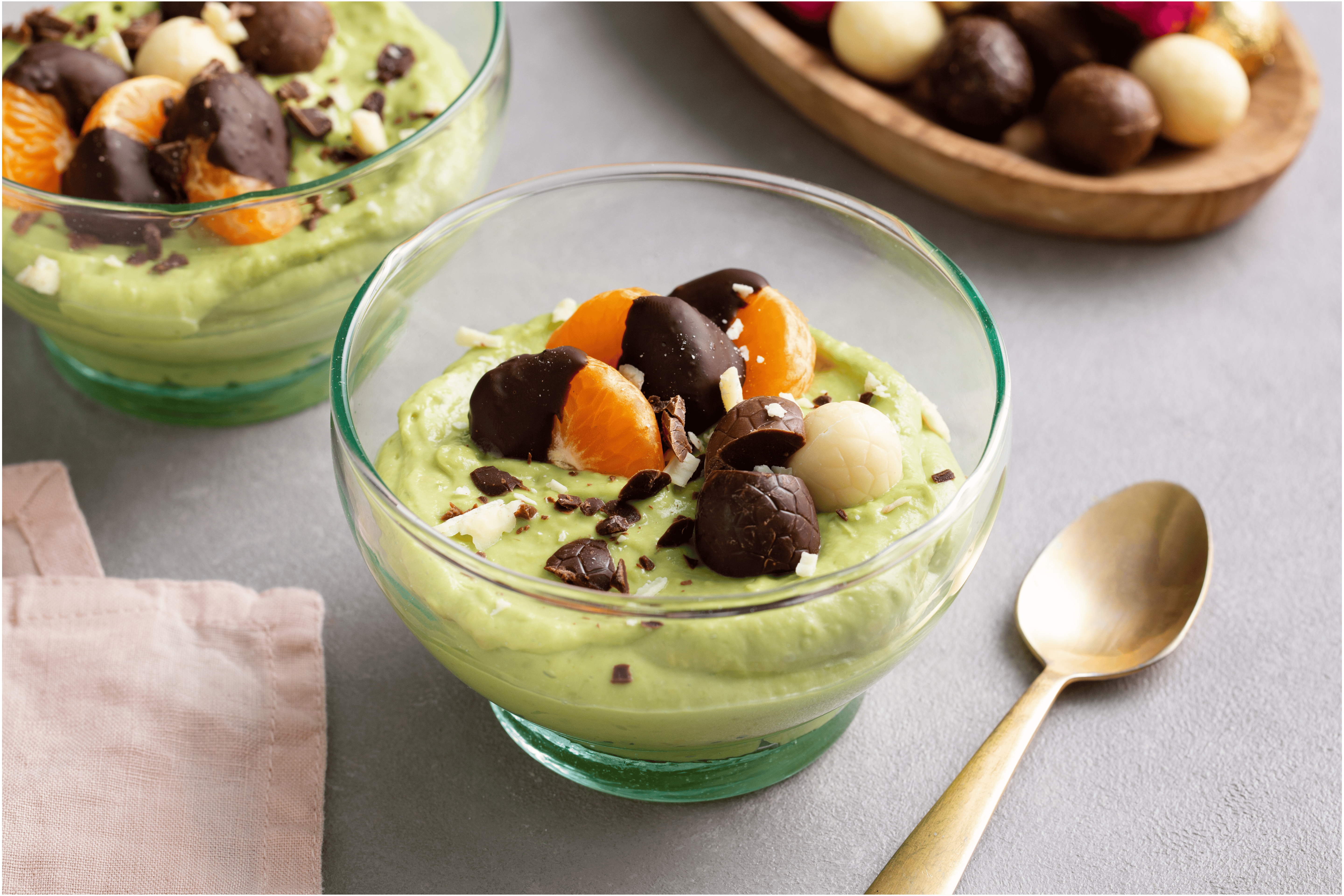 Avocadomousse met mandarijnen en paaseitjes