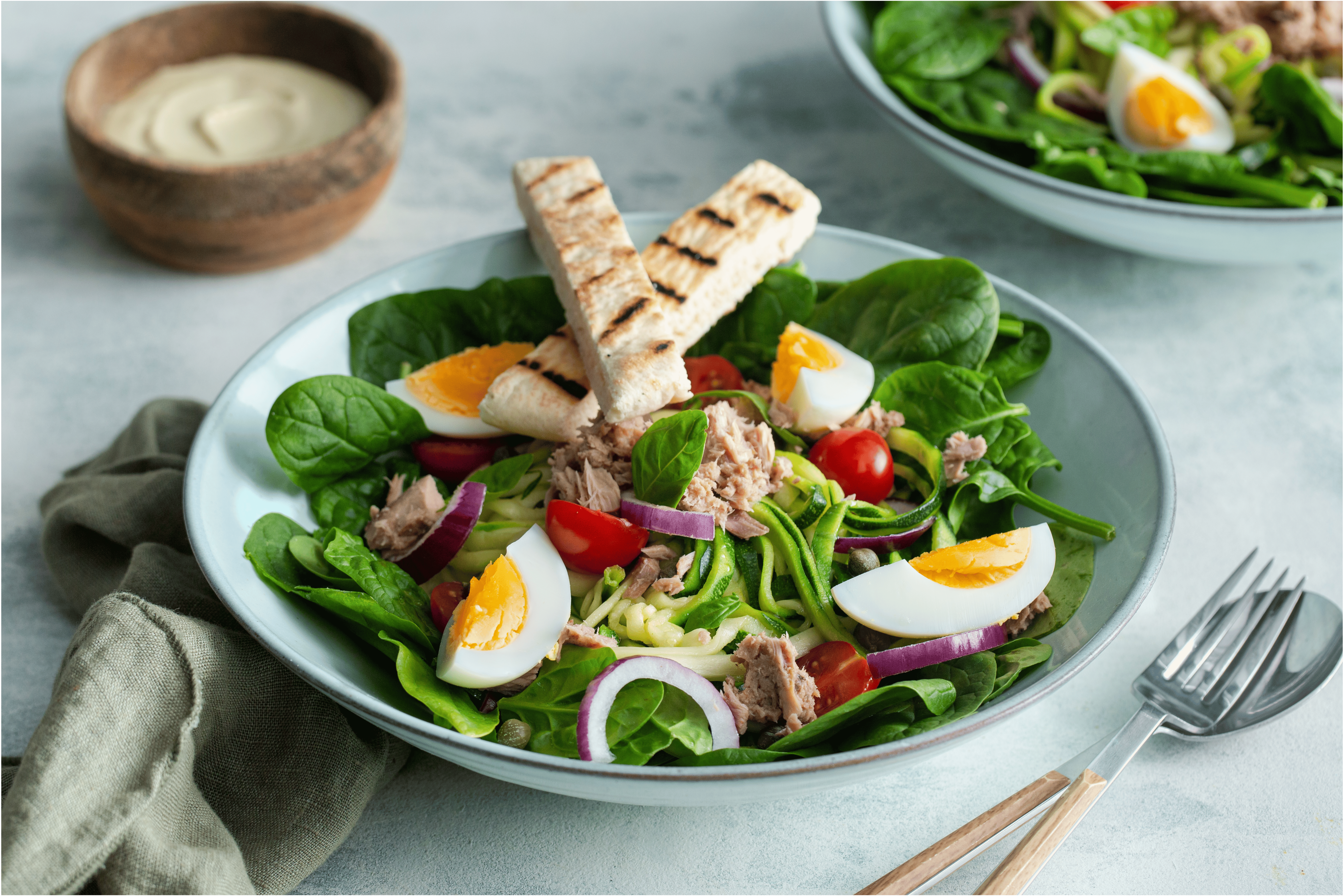Tonijnsalade met courgette en mosterdsaus