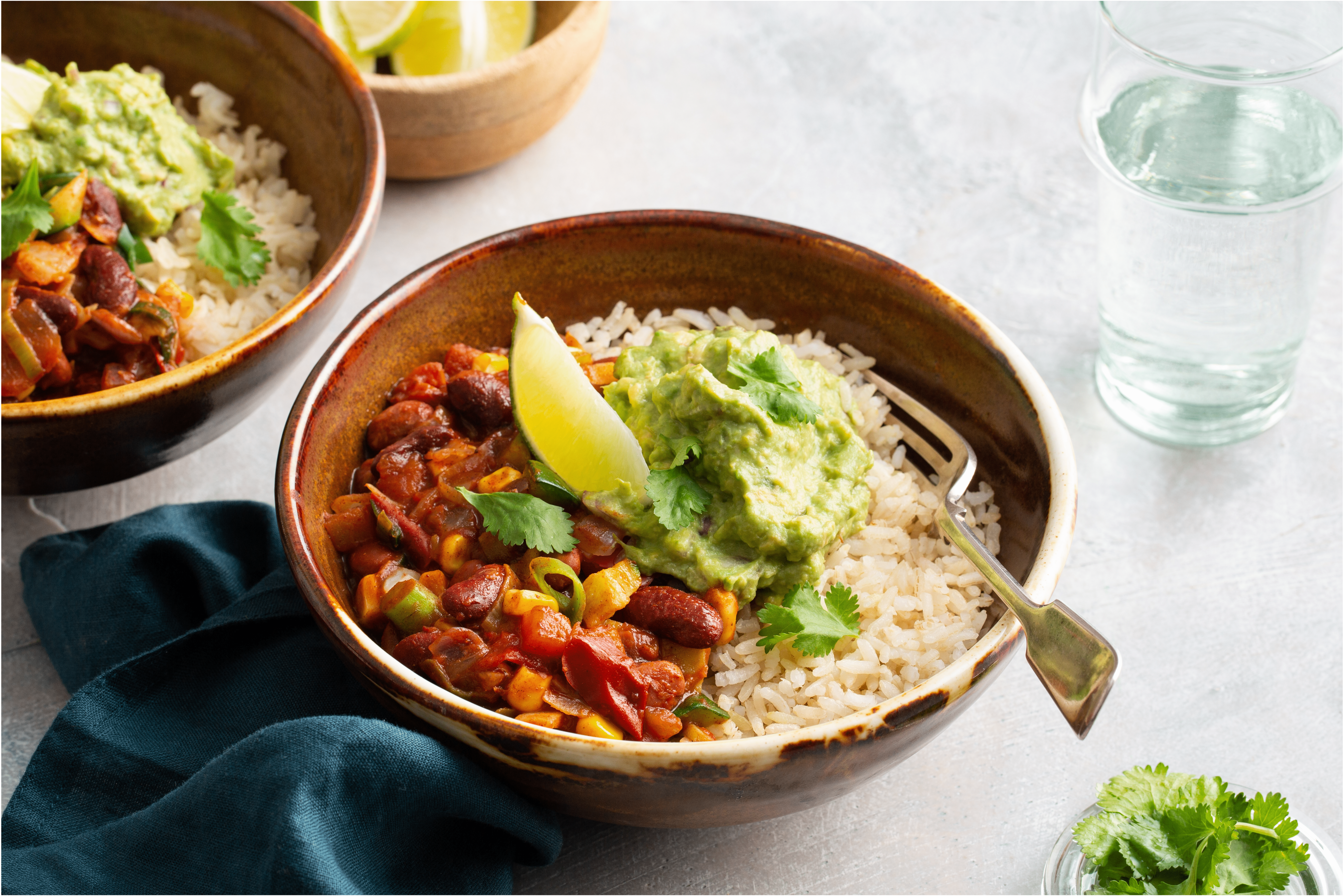 Chili sin carne bowl met guacamole