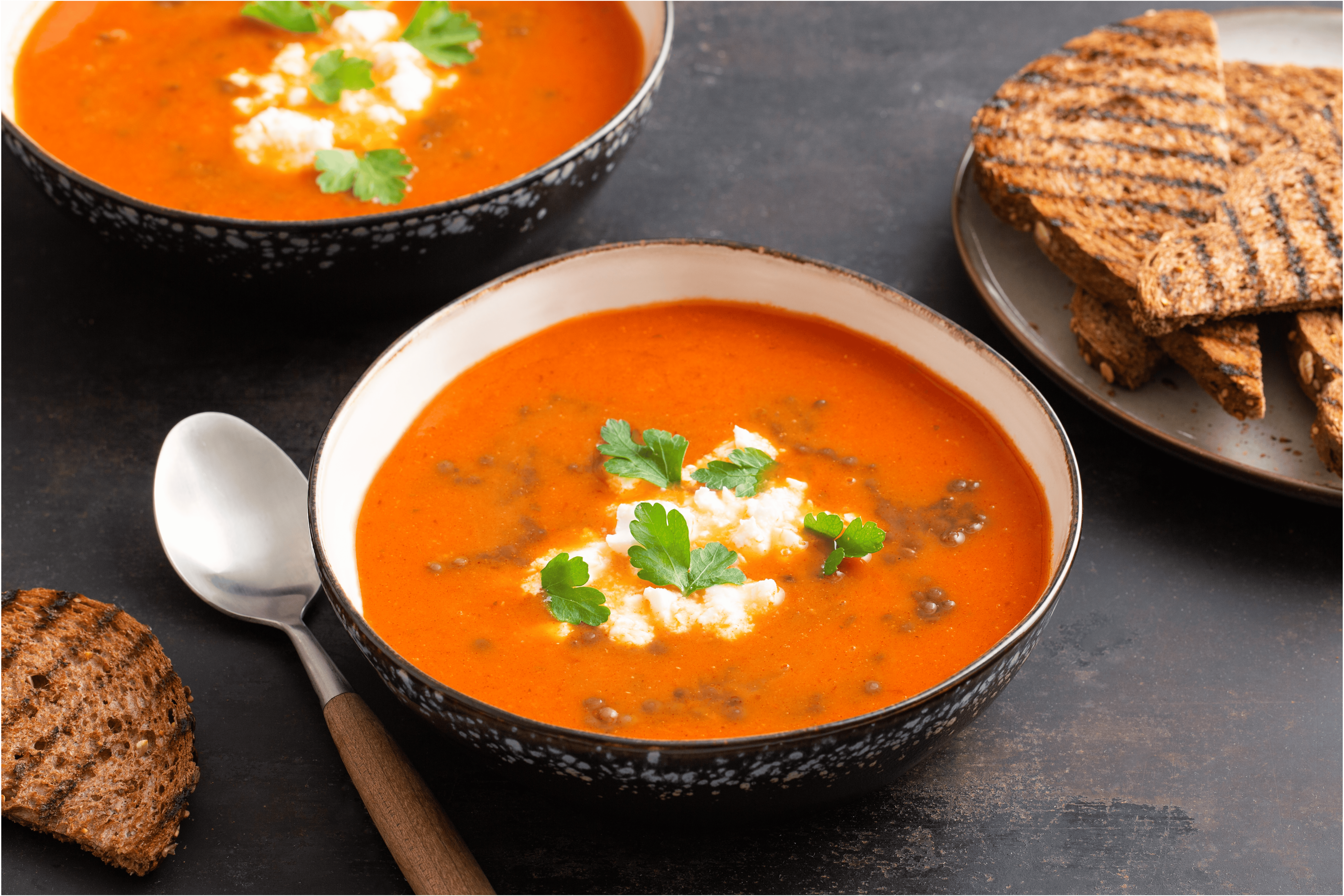 Tomatensoep met linzen en feta