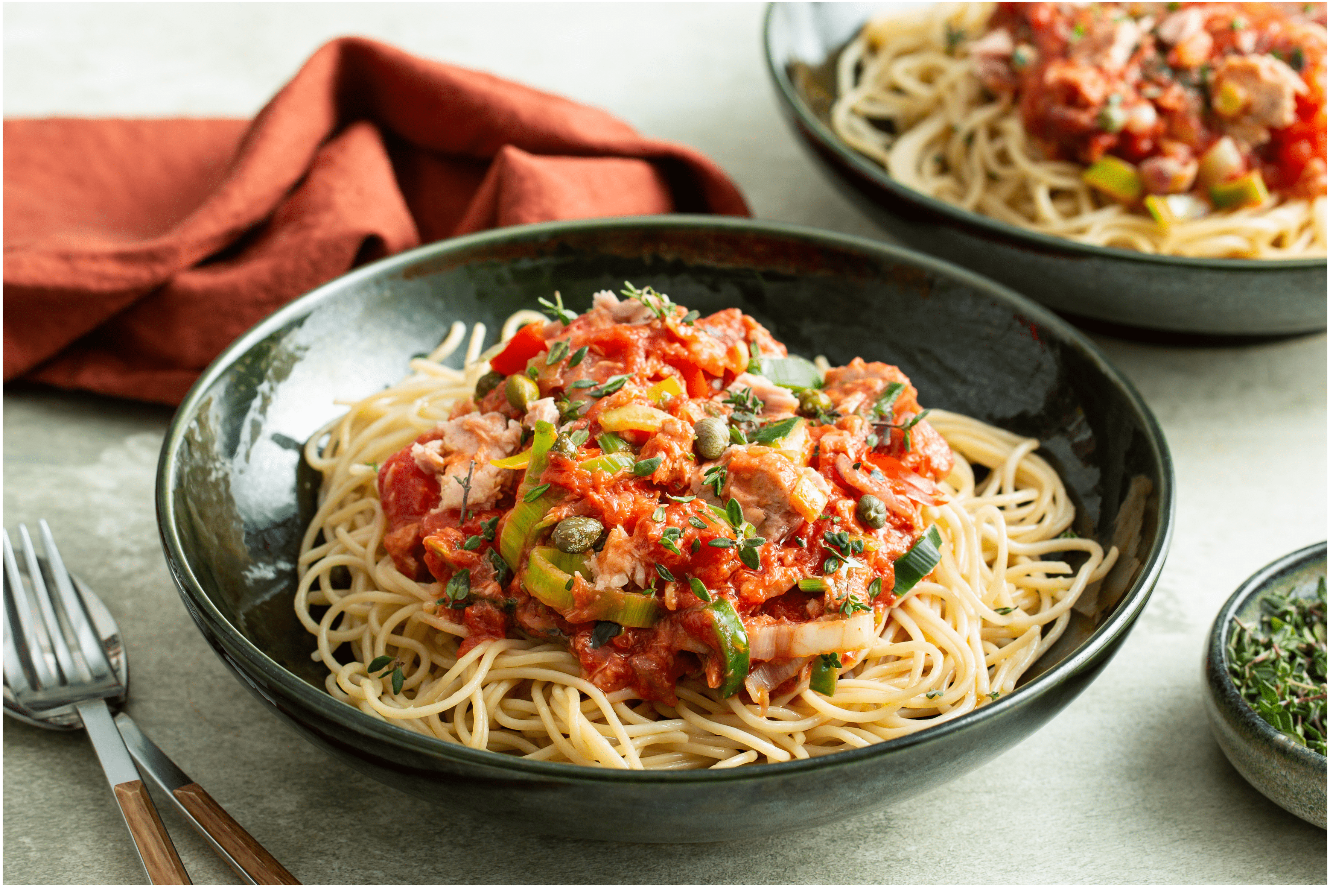 Spaghetti met tonijn in tomatensaus