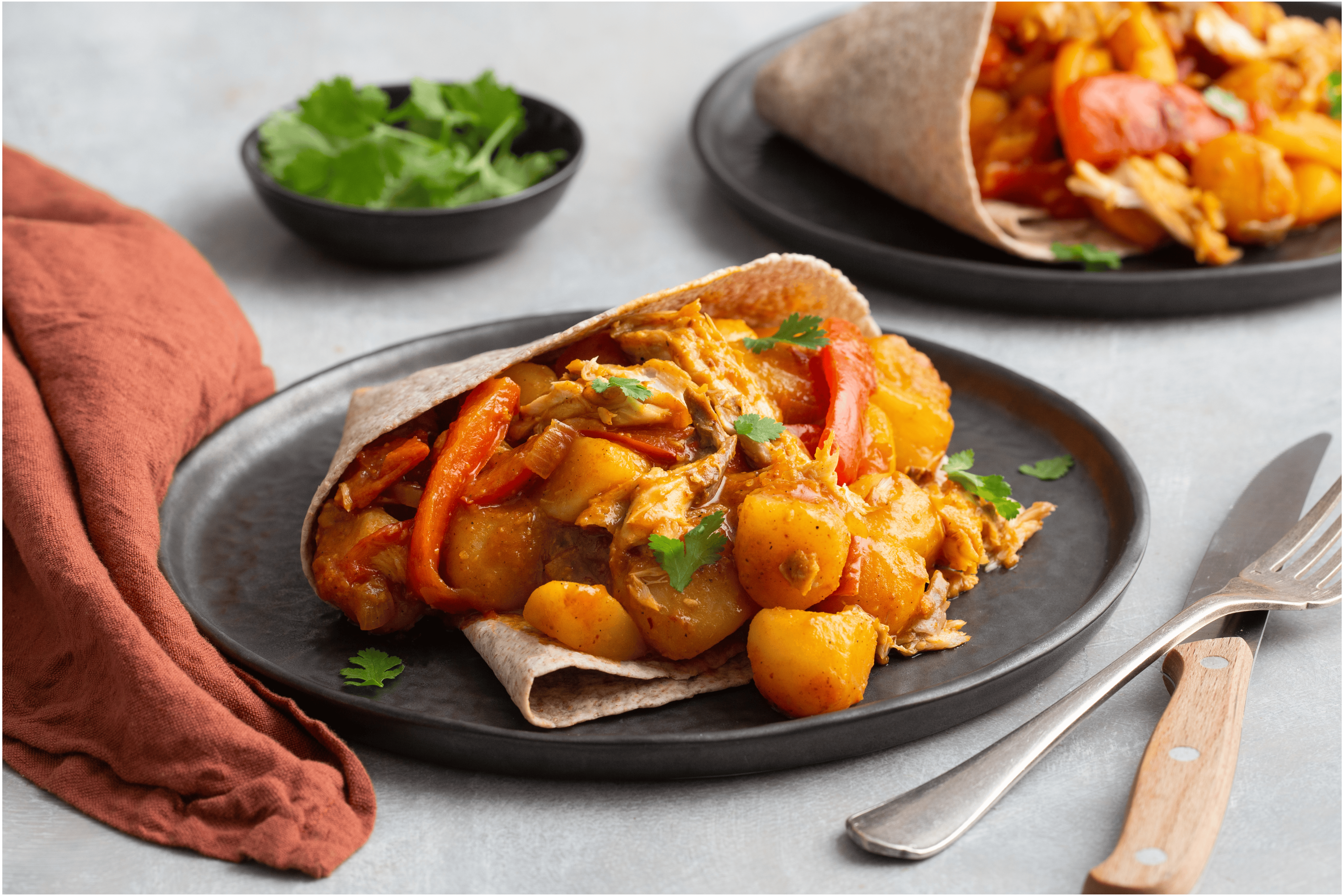 Roti wraps met makreel en gegrilde paprika
