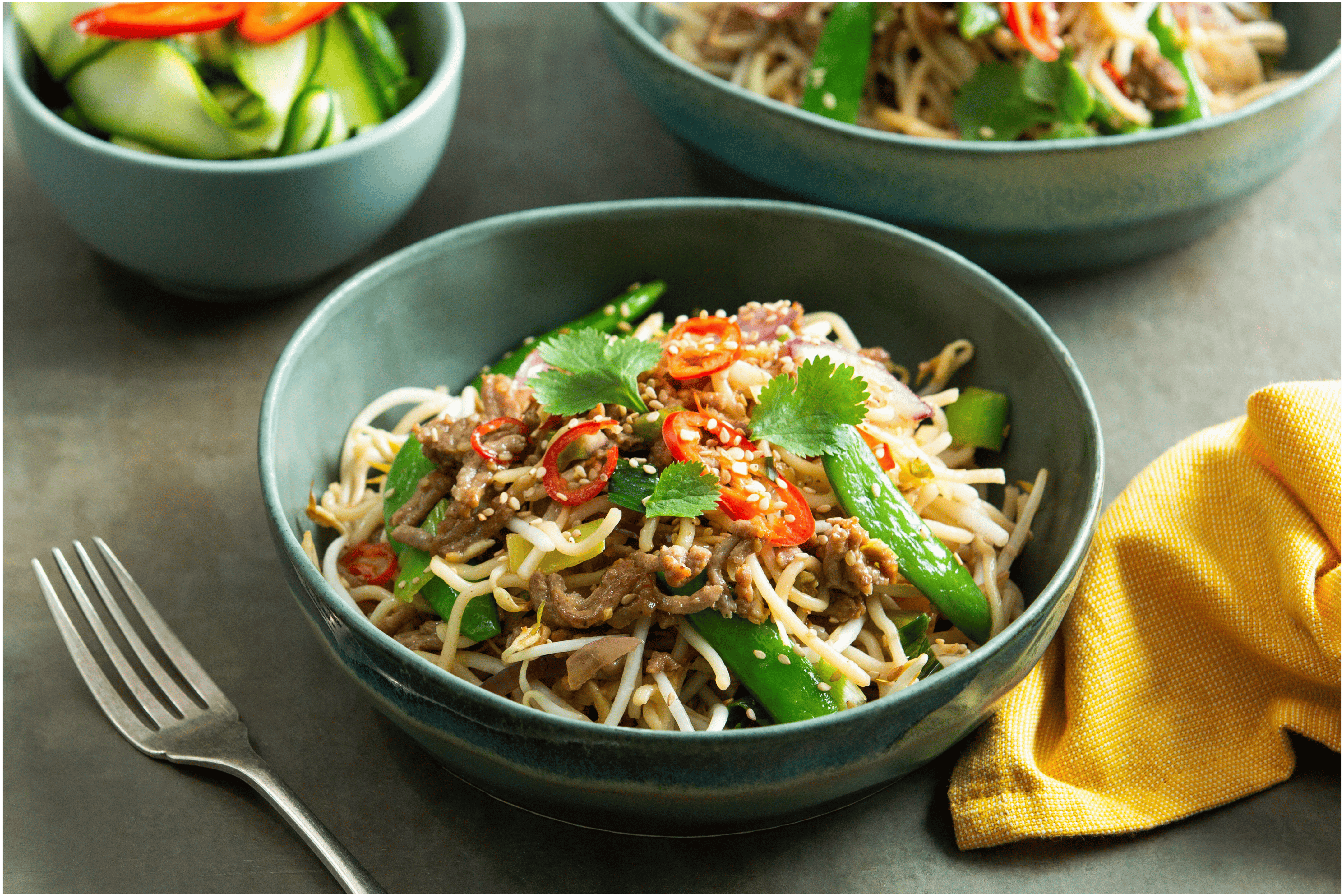 Aziatische noodles met zoetzure komkommer