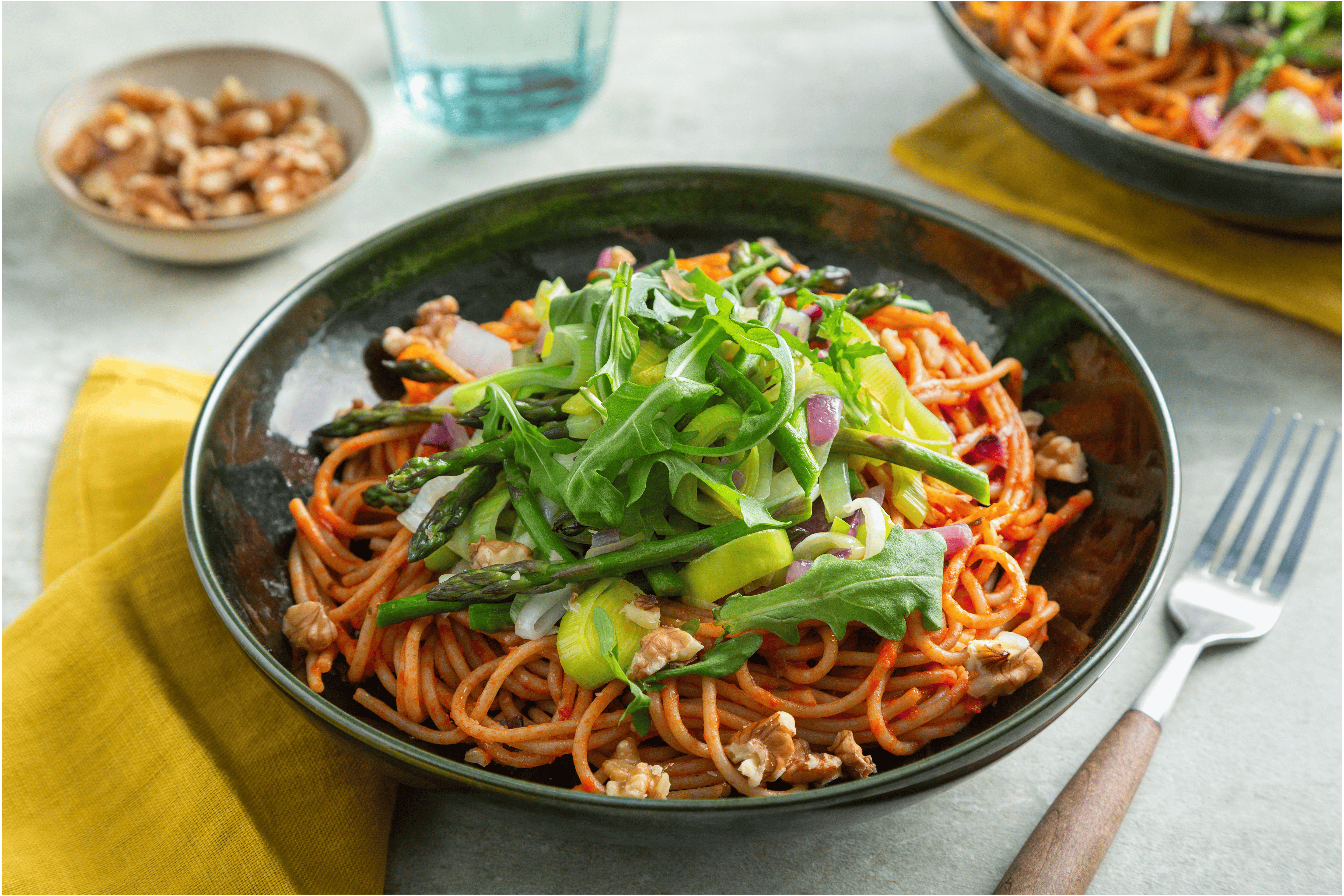 Spaghetti met groene asperges in tomatensaus