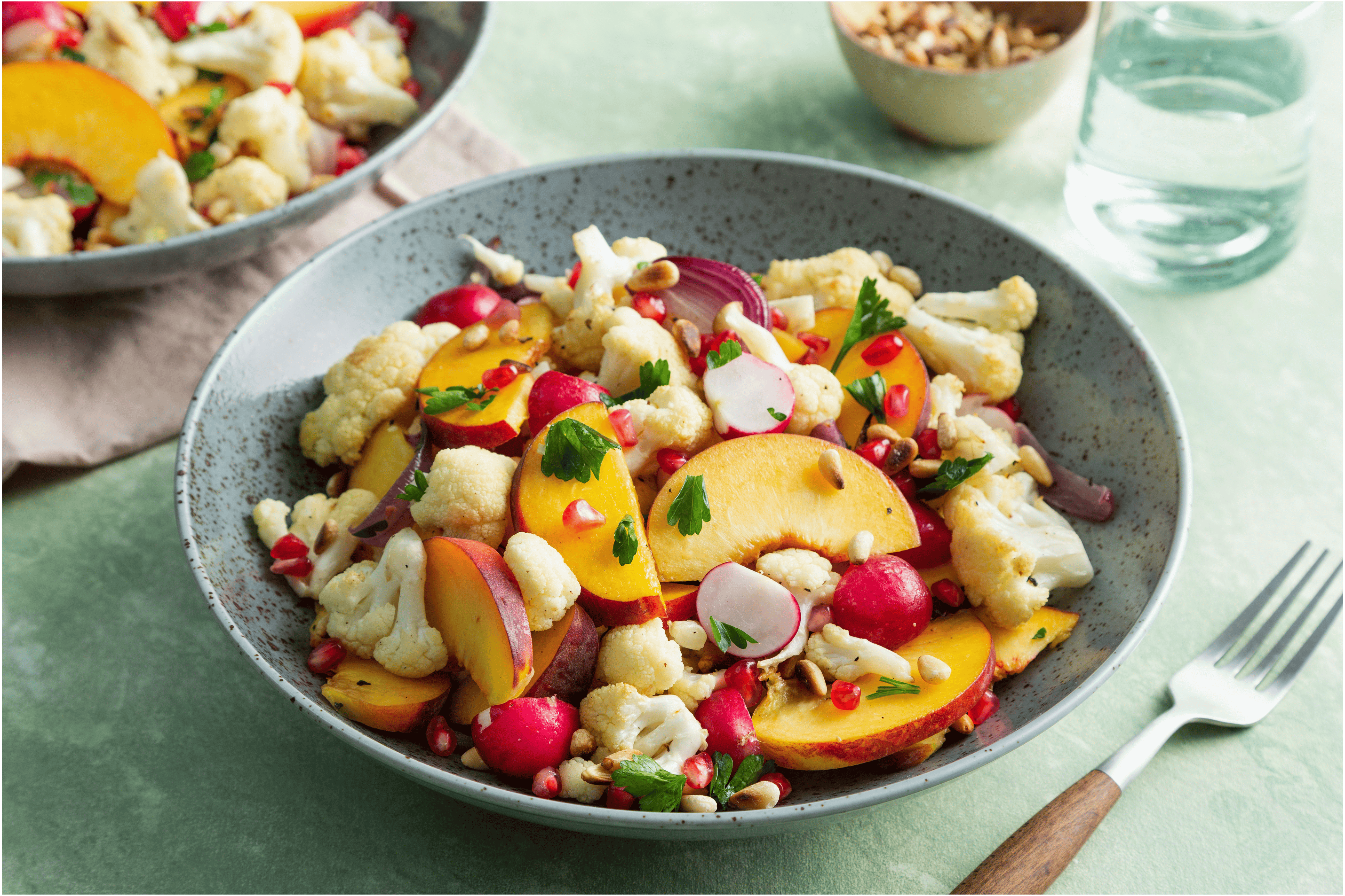 Geroosterde bloemkool salade met granaatappelpitjes