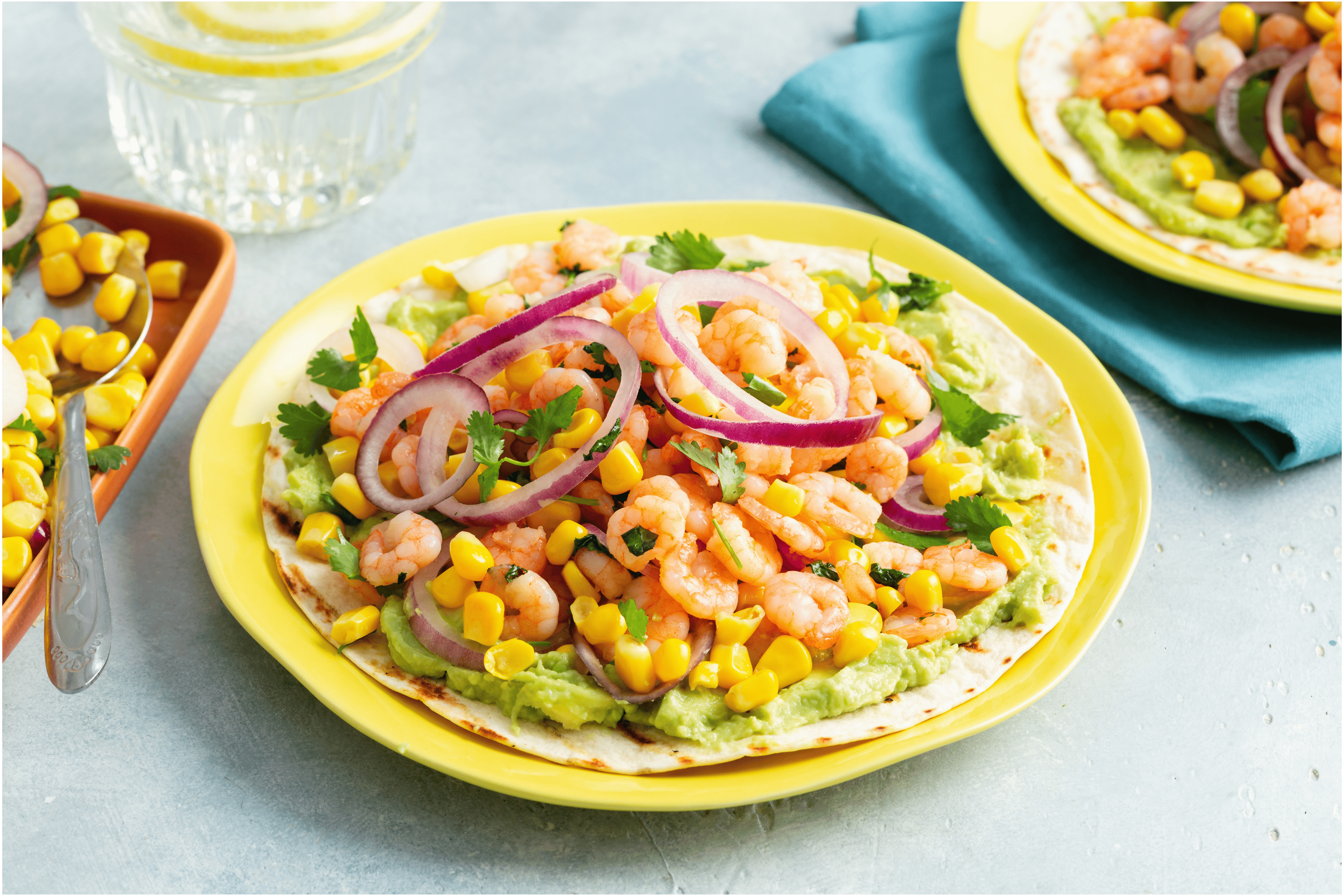 Open wraps met garnalen en maïssalade