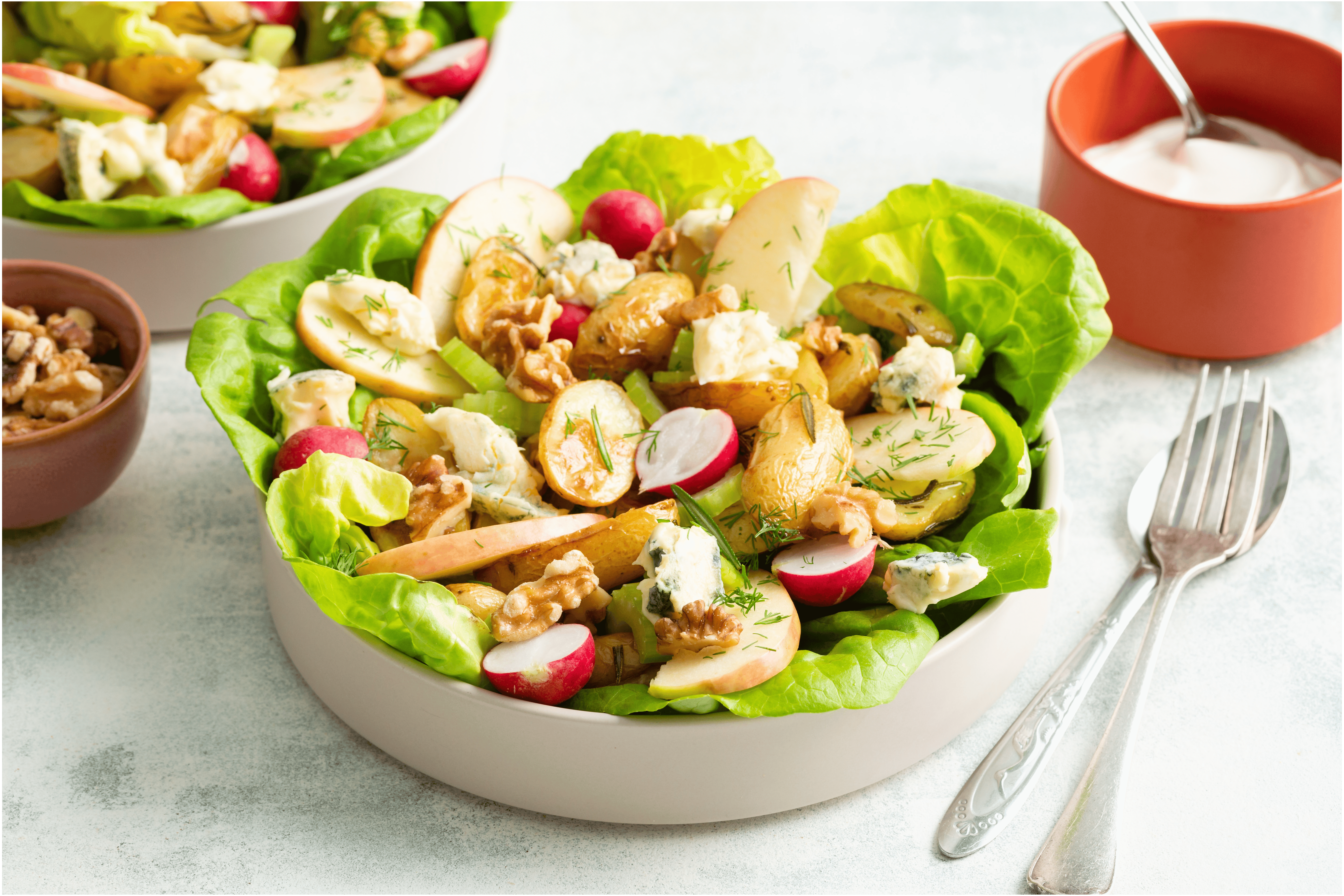 Frisse aardappelsalade met blauwe kaas