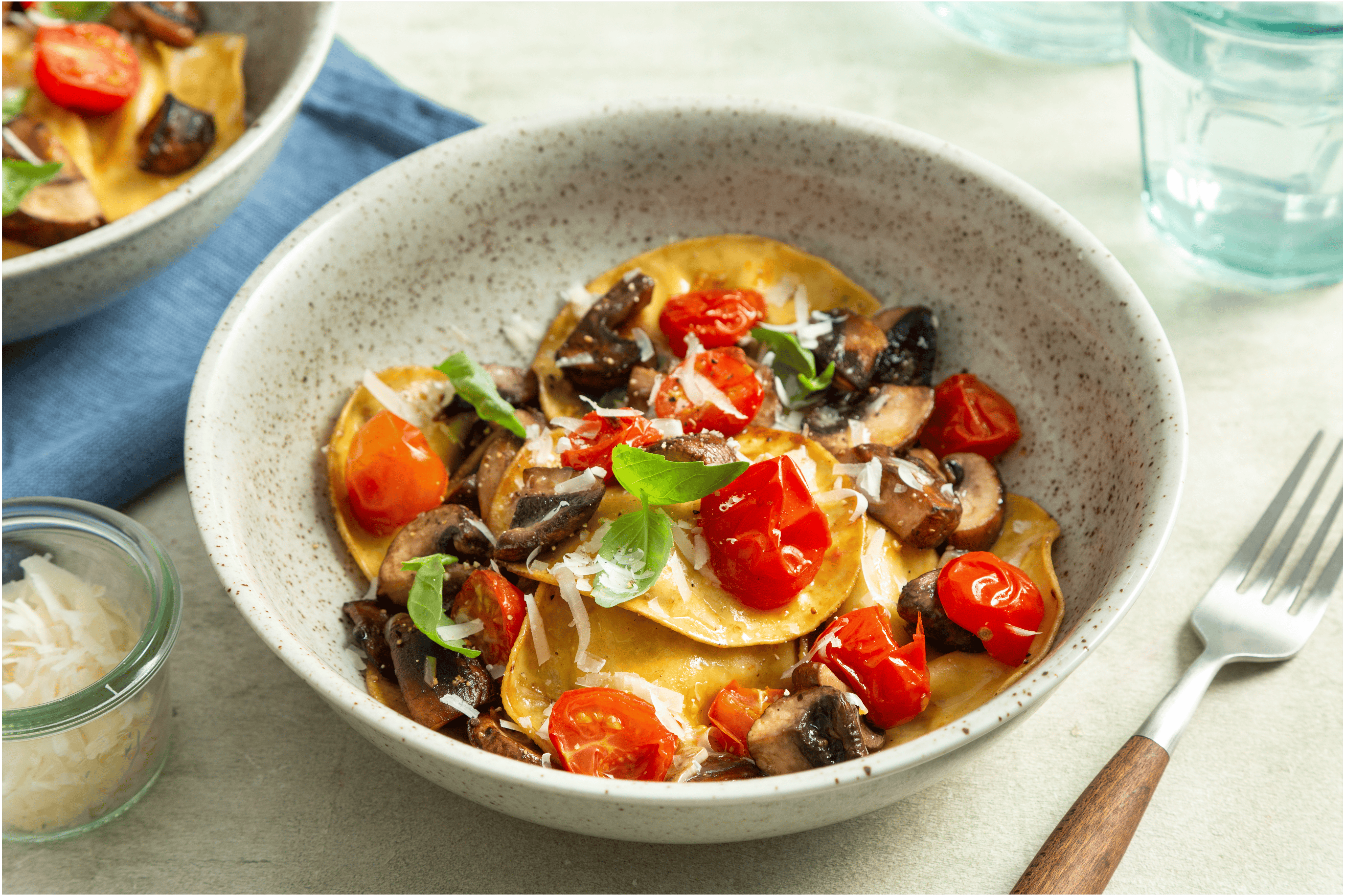 Gevulde pasta met kastanjechampignons en geroosterde tomaatjes