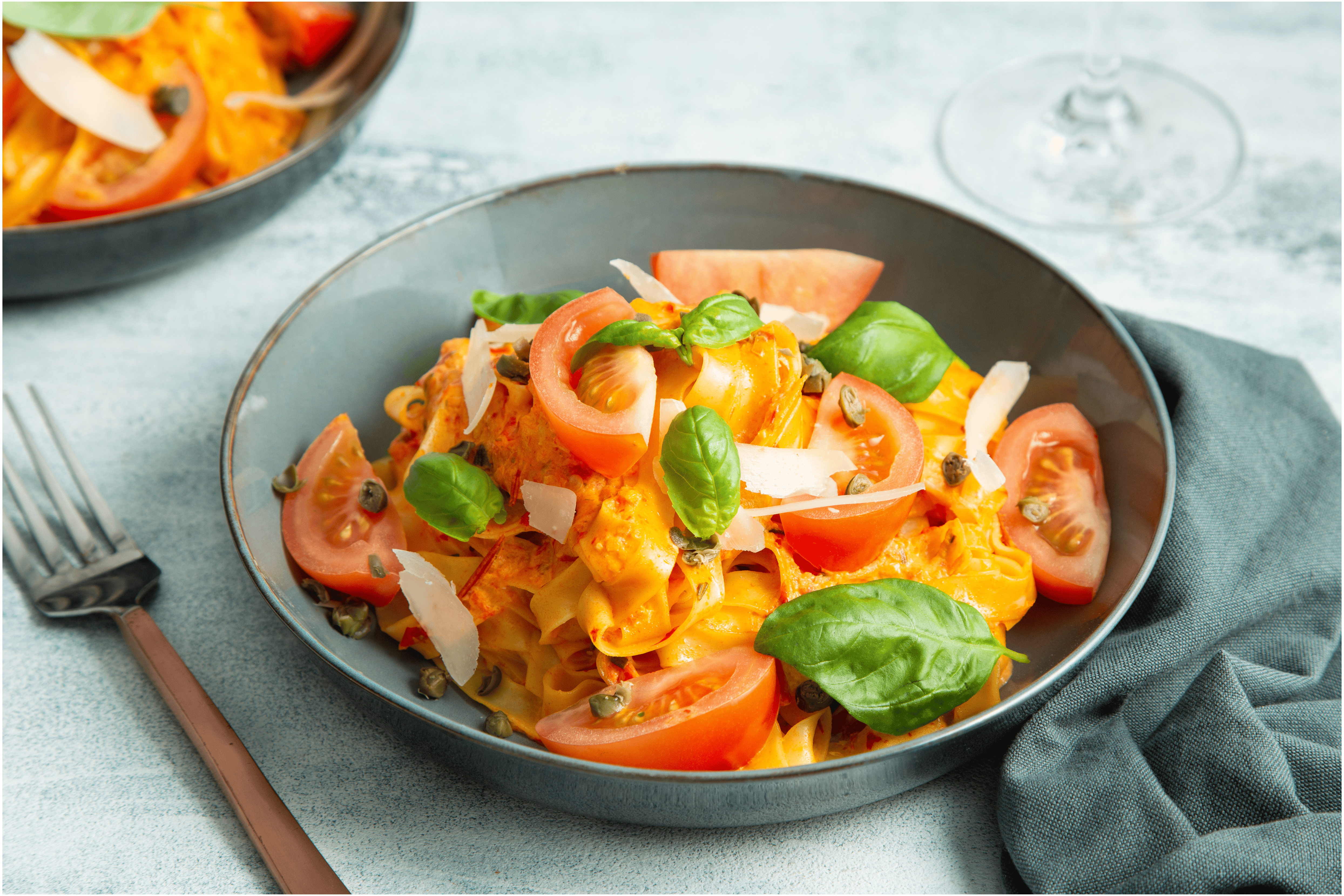 Tagliatelle met romige paprikasaus en tomaat