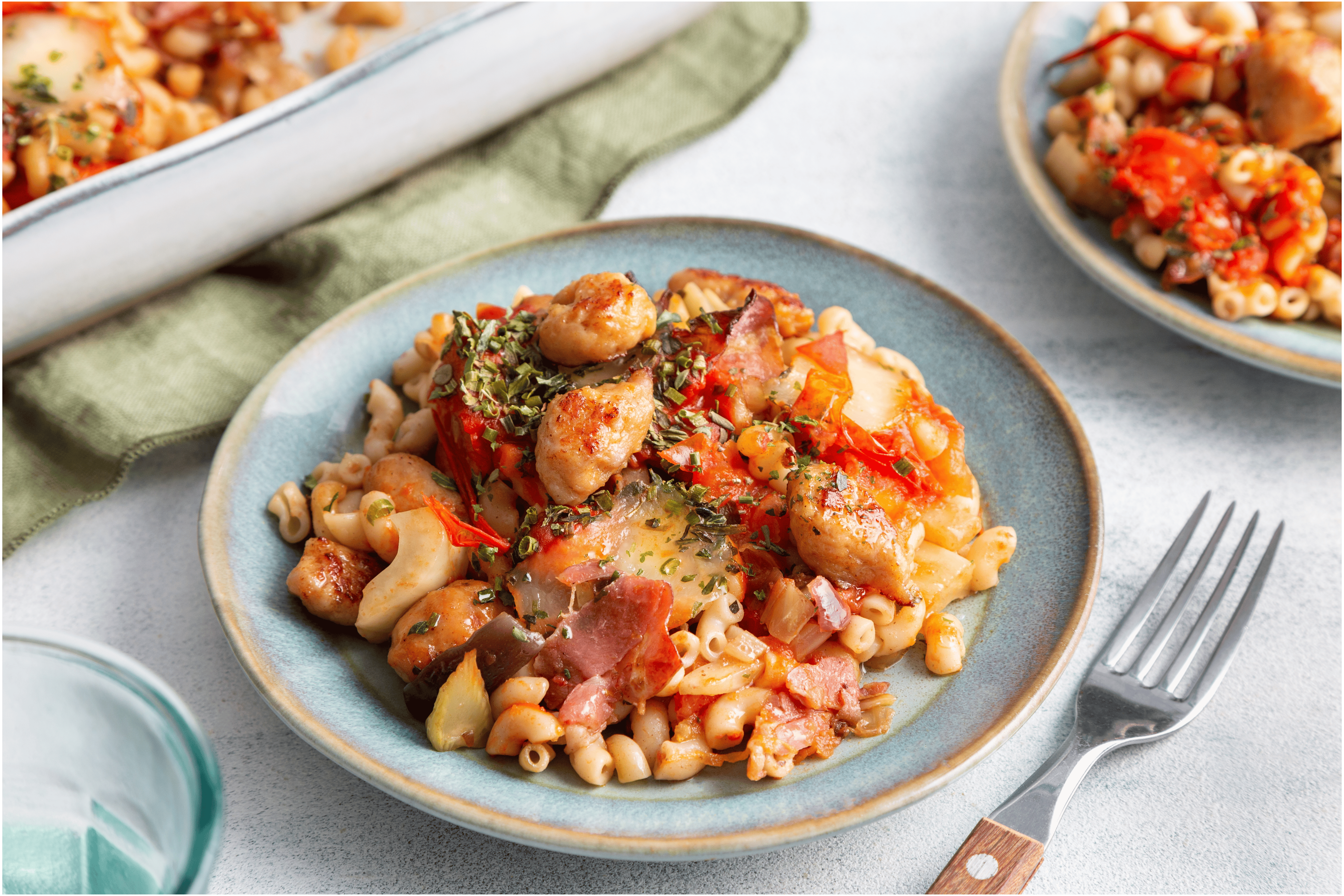 Macaroni ovenschotel met kip chipolata's