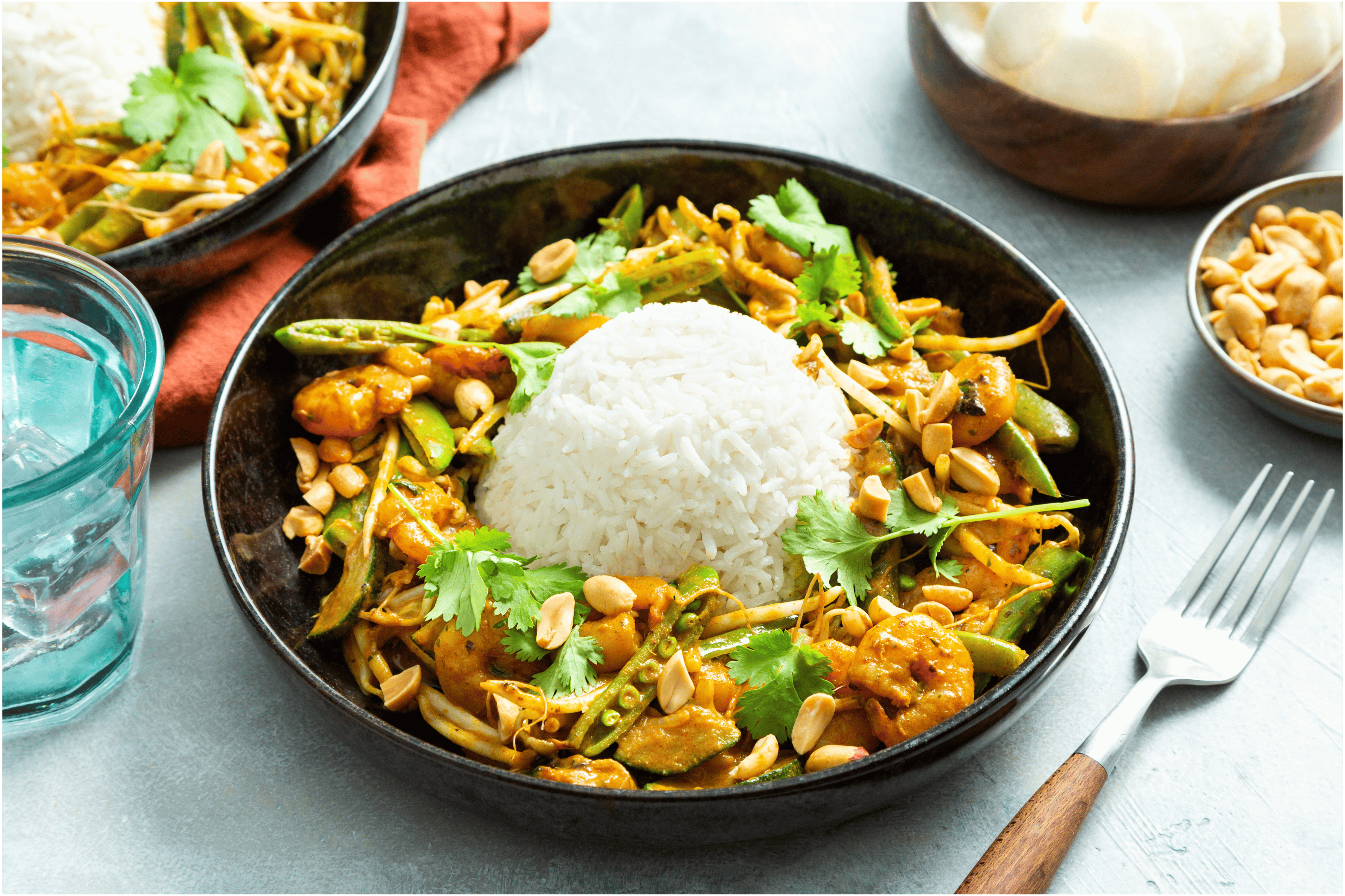 Gele curry met garnalen en sugarsnaps