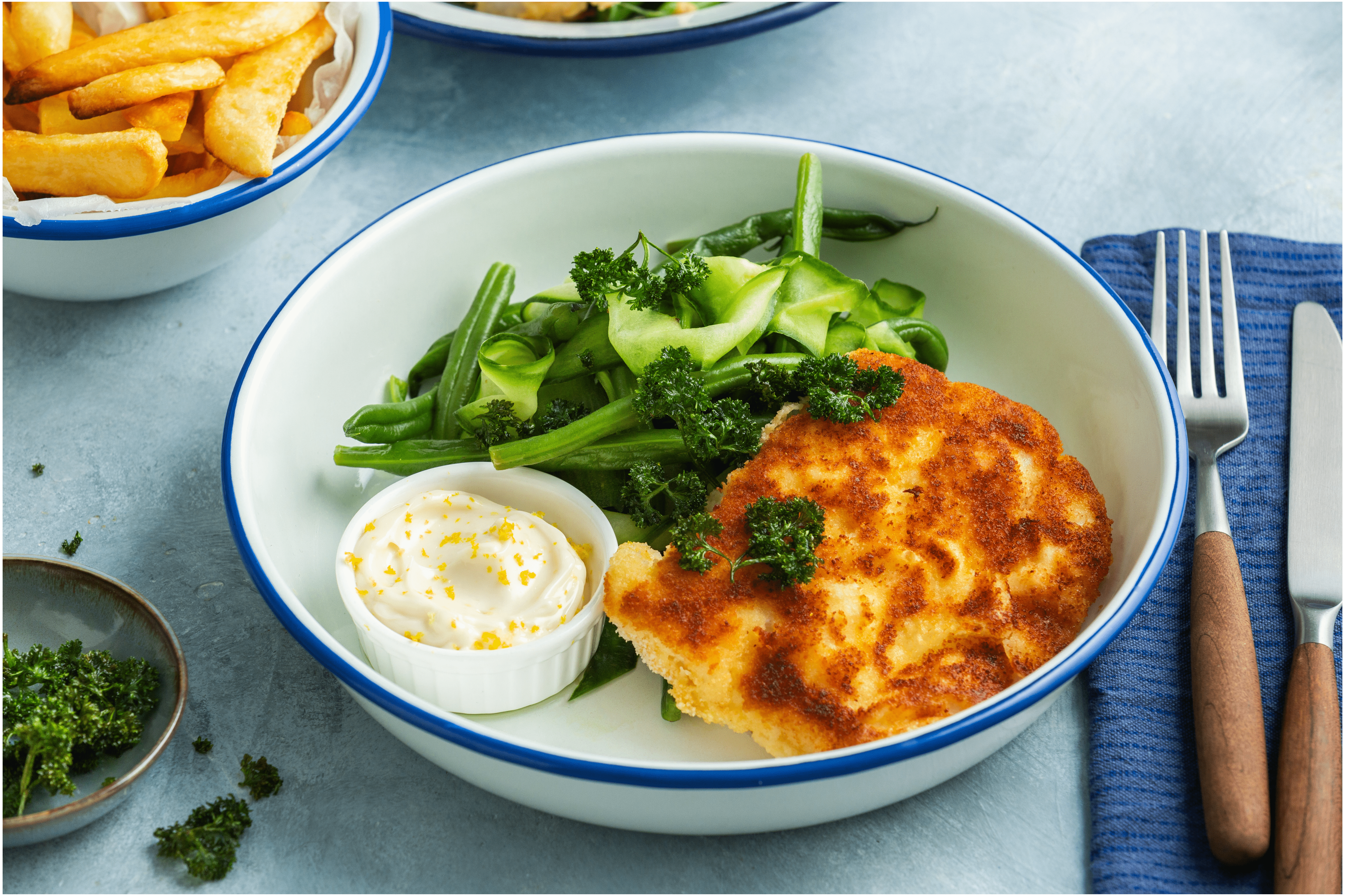 Fish & chips met citroenmayonaise en zoetzure salade