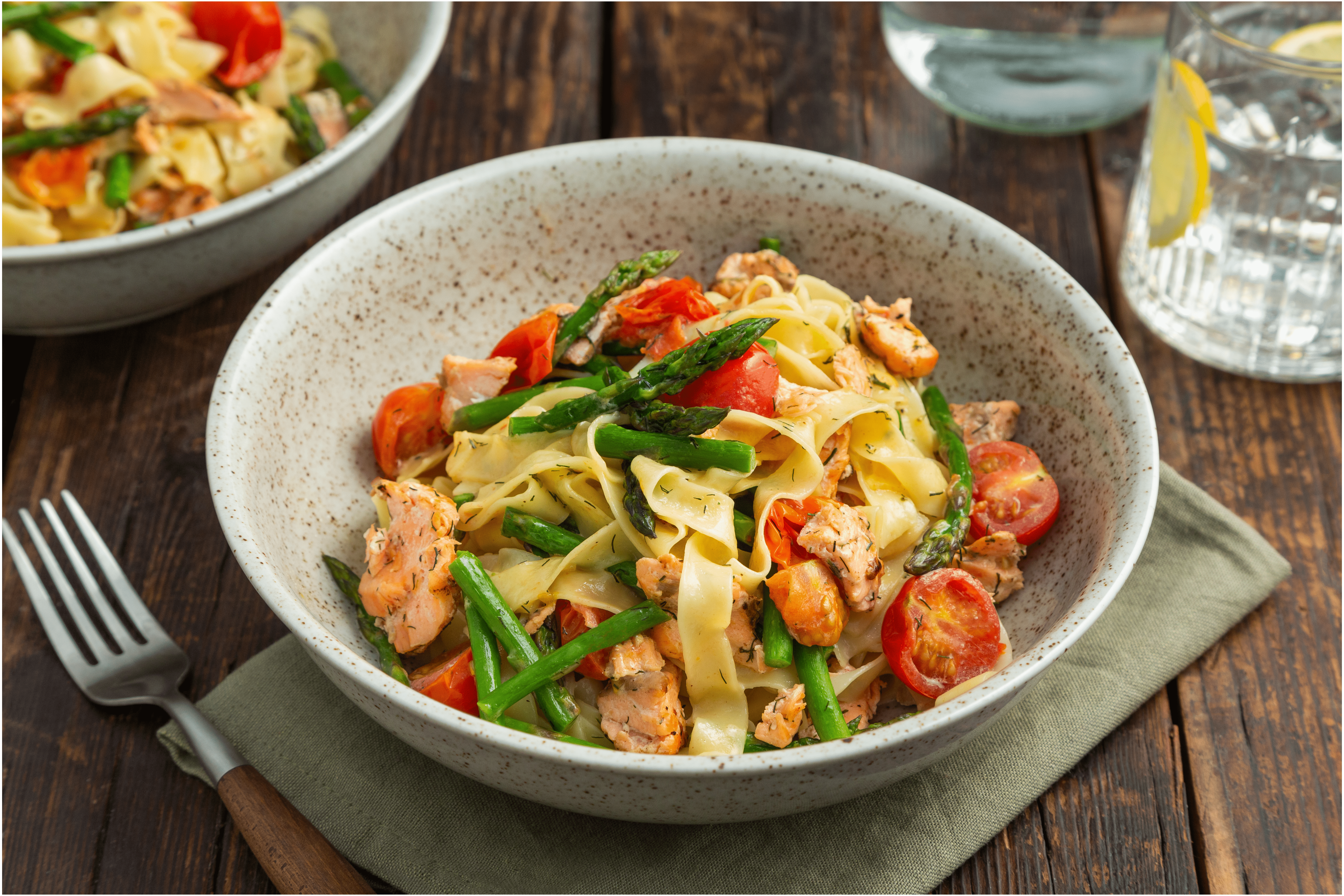 Zalm met verse pasta en romige dille saus