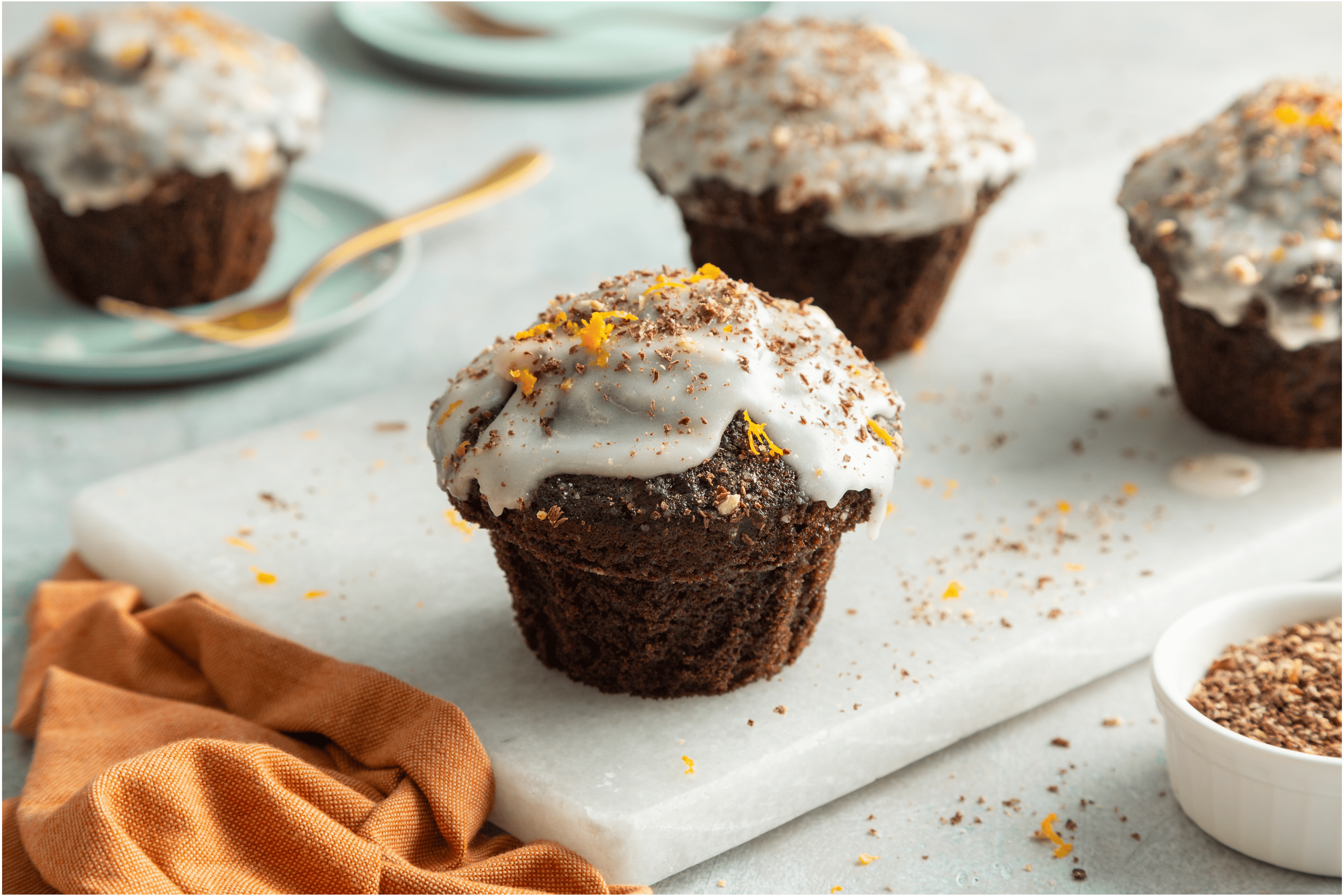 Chocolade muffins met sinaasappelglazuur