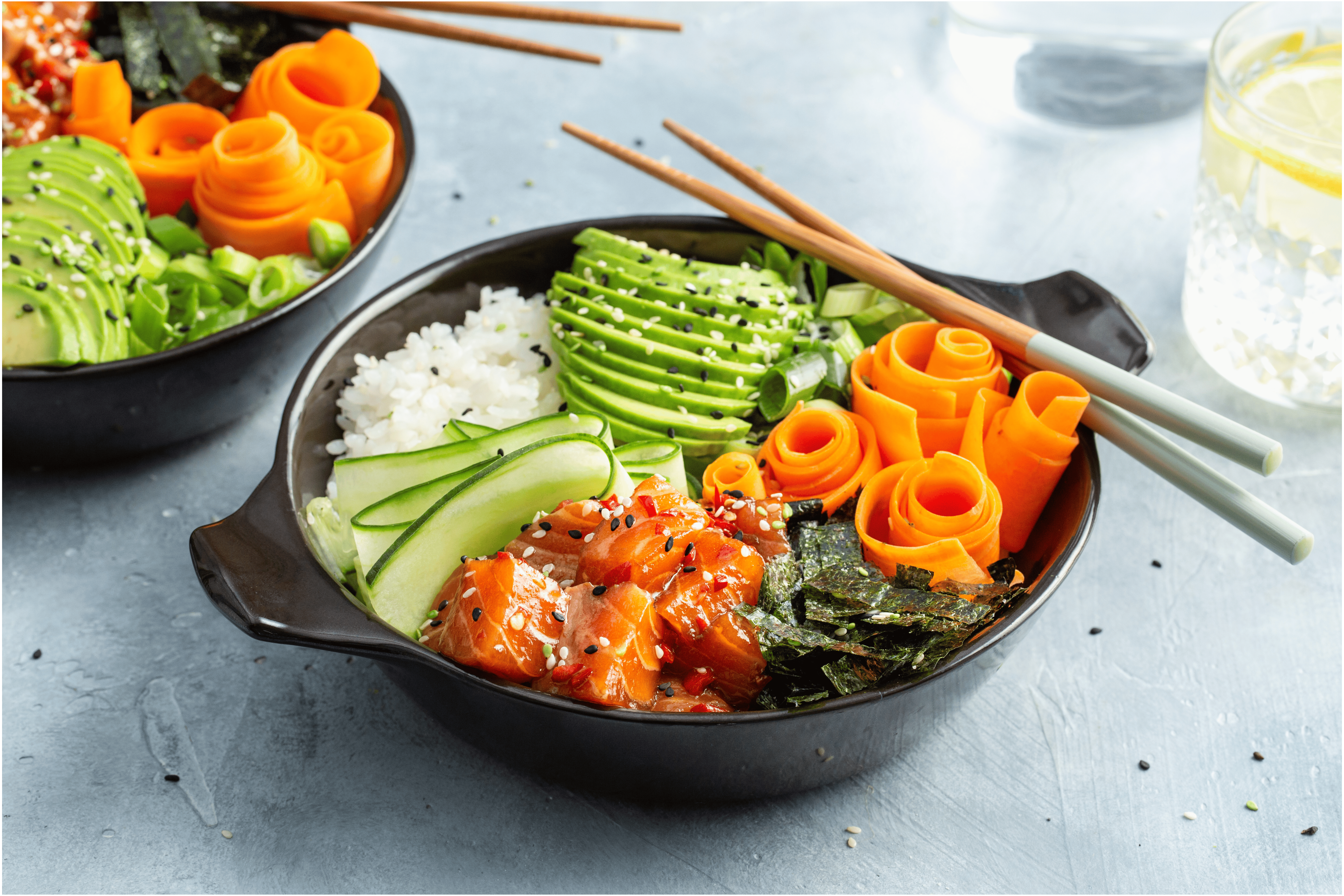 Poké bowl met gemarineerde zalm