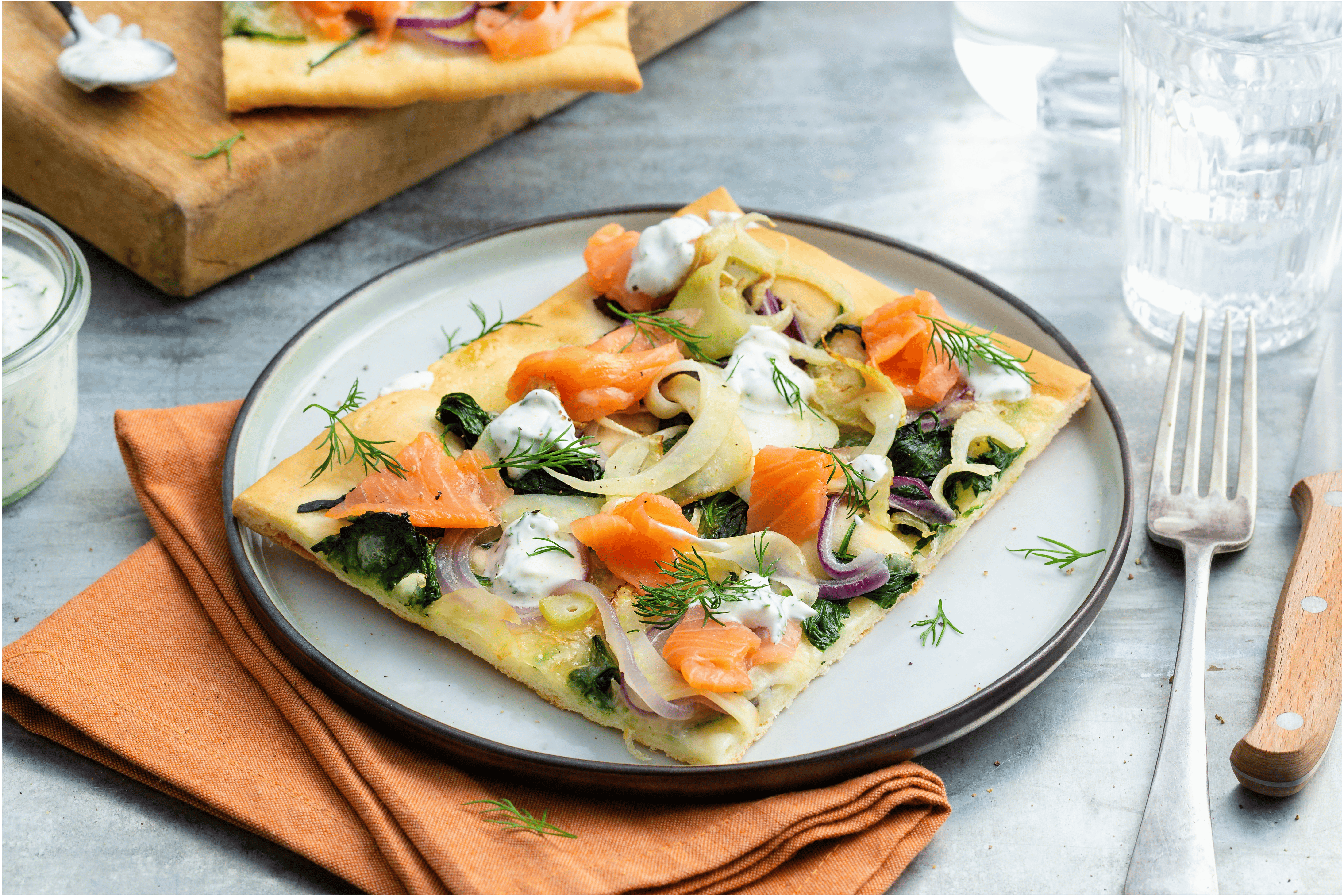 Pizza met gerookte zalm